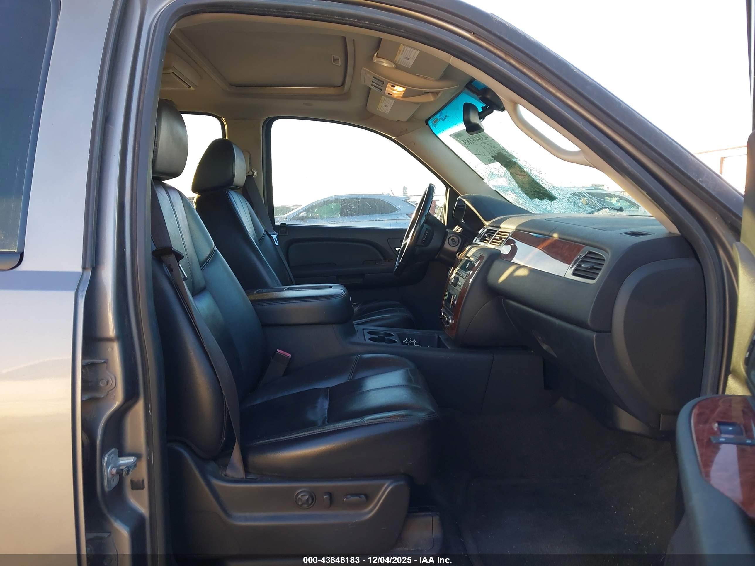 CHEVROLET TAHOE image 5