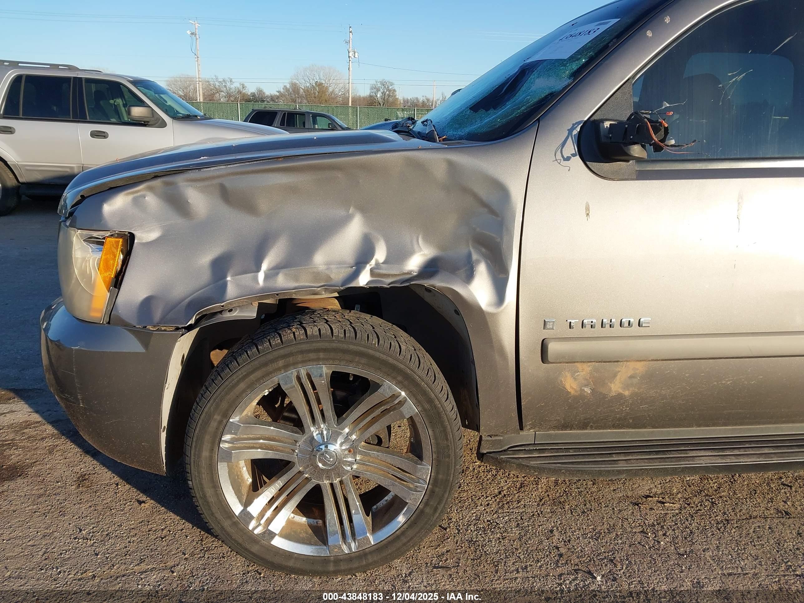 CHEVROLET TAHOE image 6