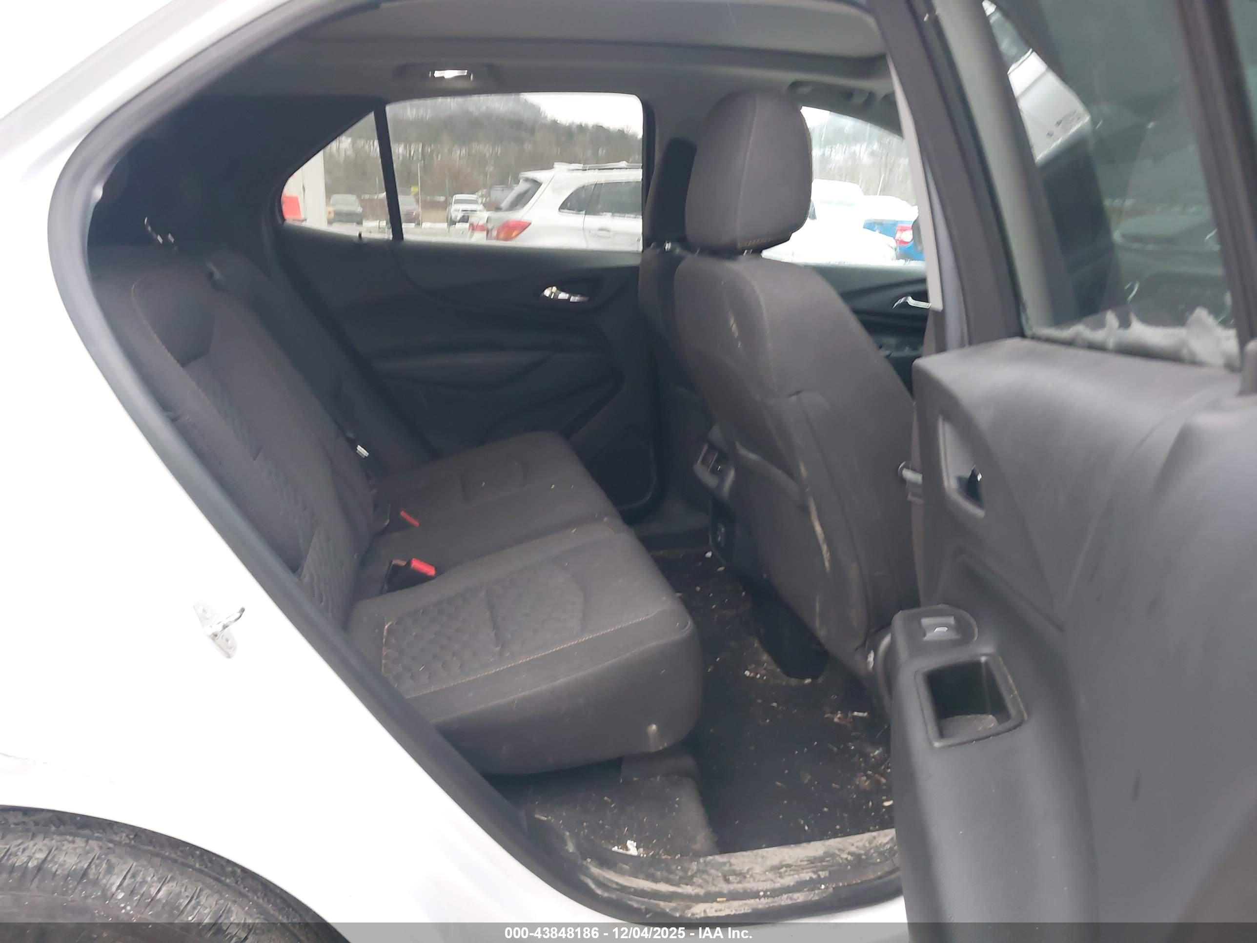 CHEVROLET EQUINOX image 8