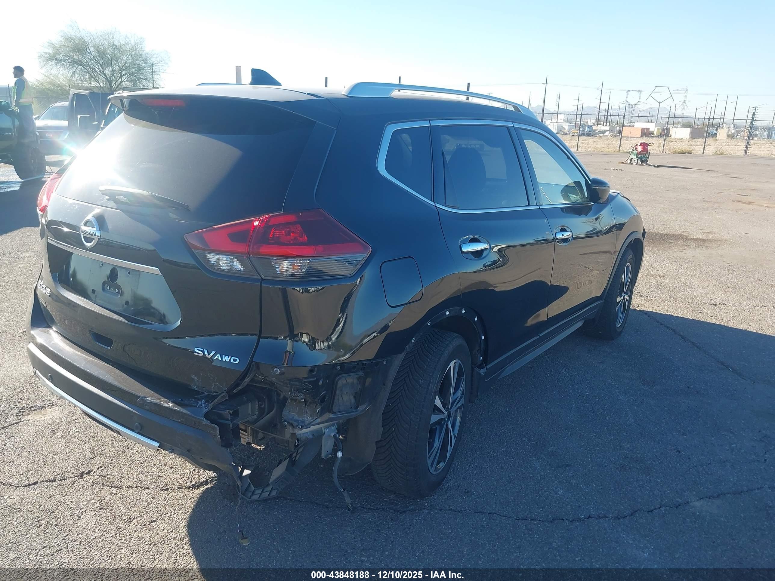 NISSAN ROGUE image 4