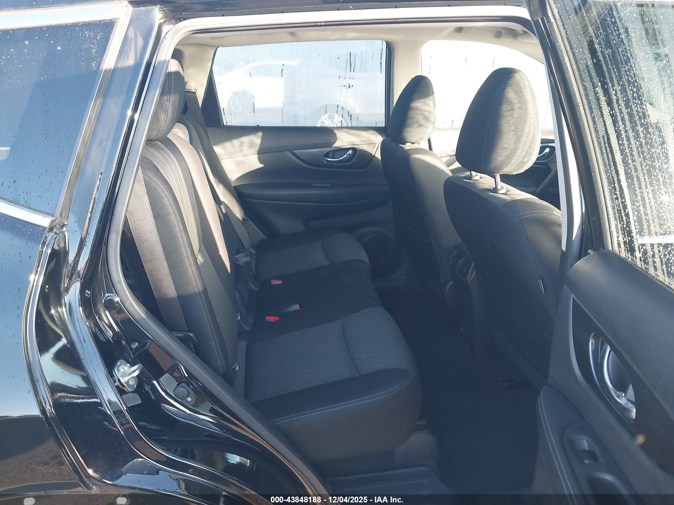 NISSAN ROGUE image 8