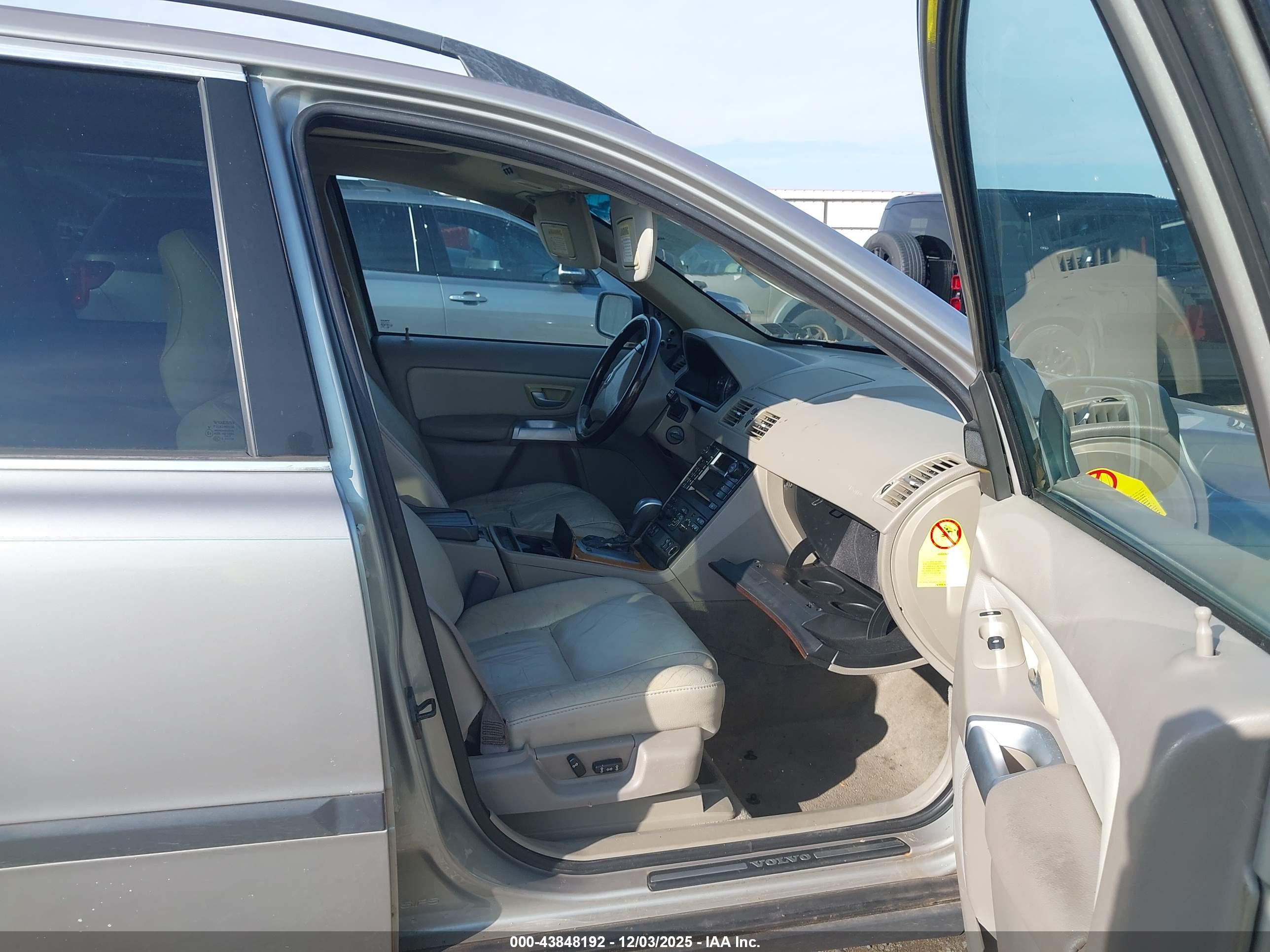 VOLVO XC90 image 5