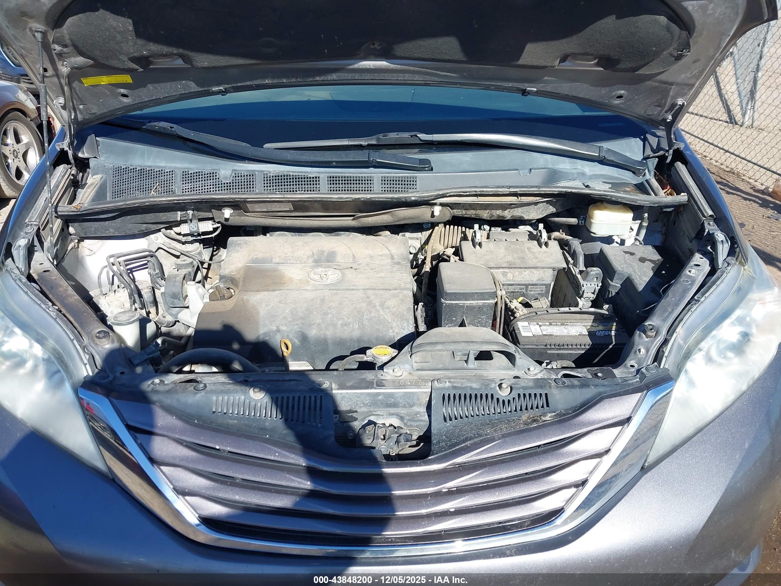 TOYOTA SIENNA image 10