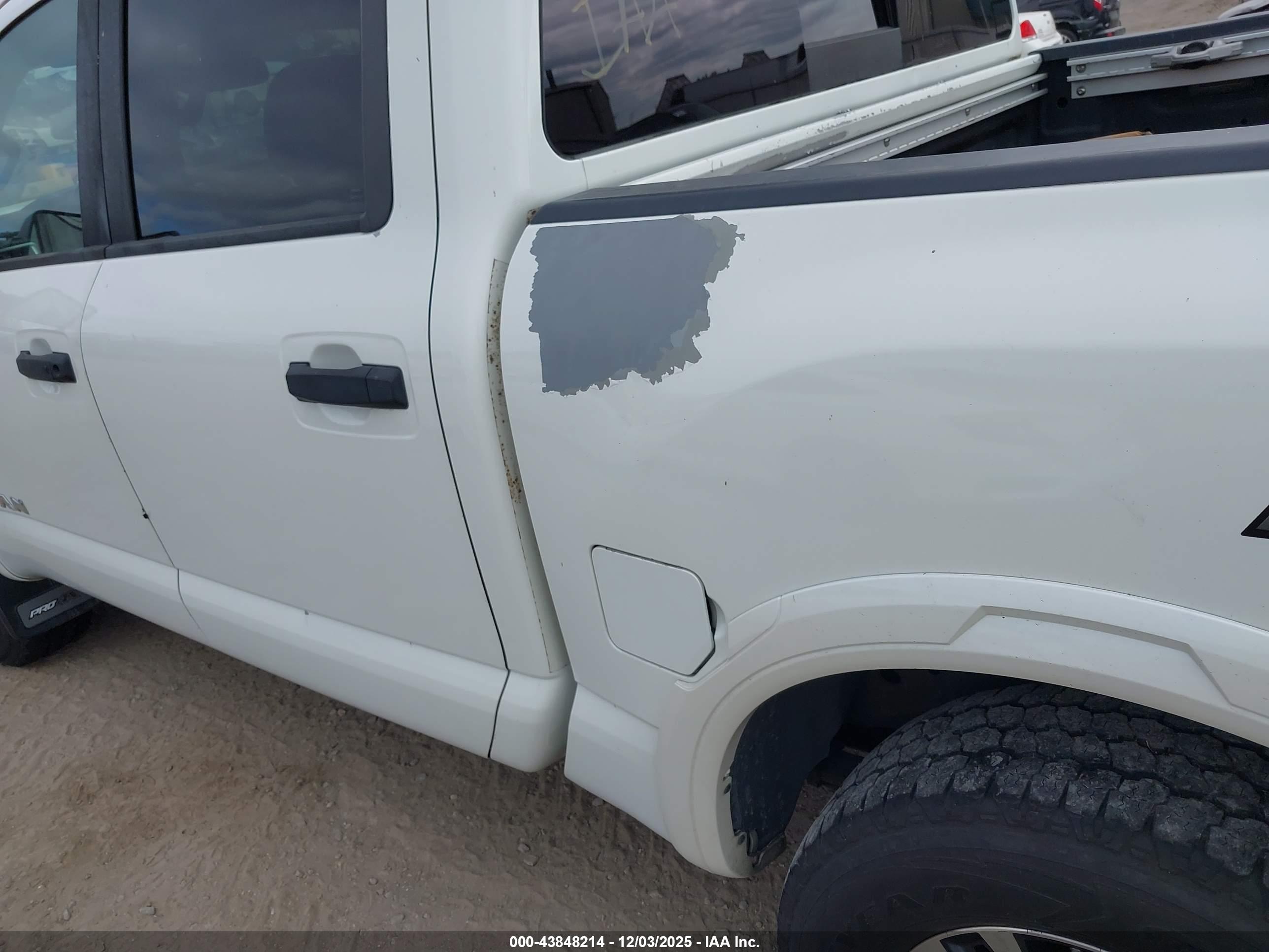 NISSAN TITAN image 6