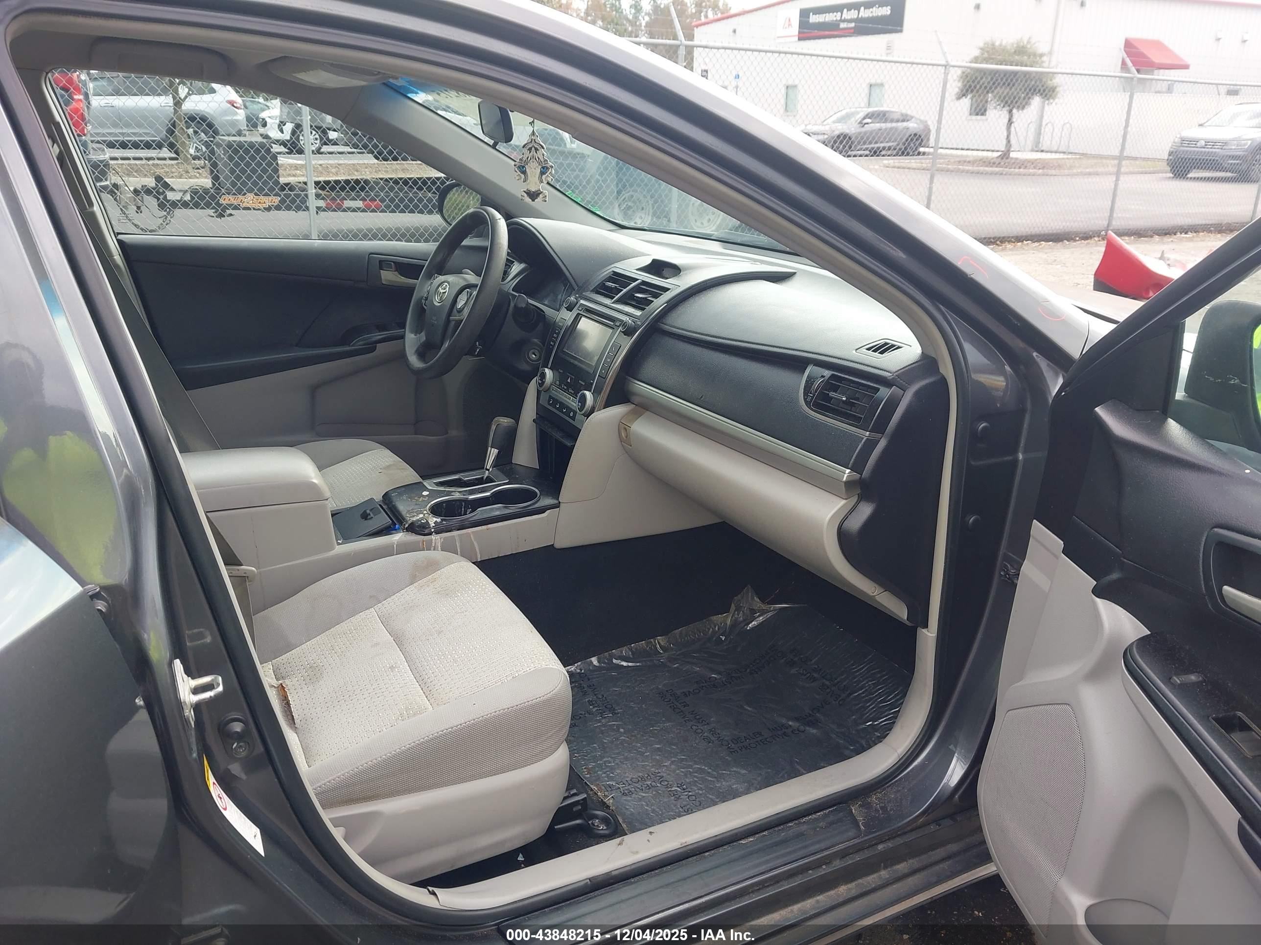 TOYOTA CAMRY image 5