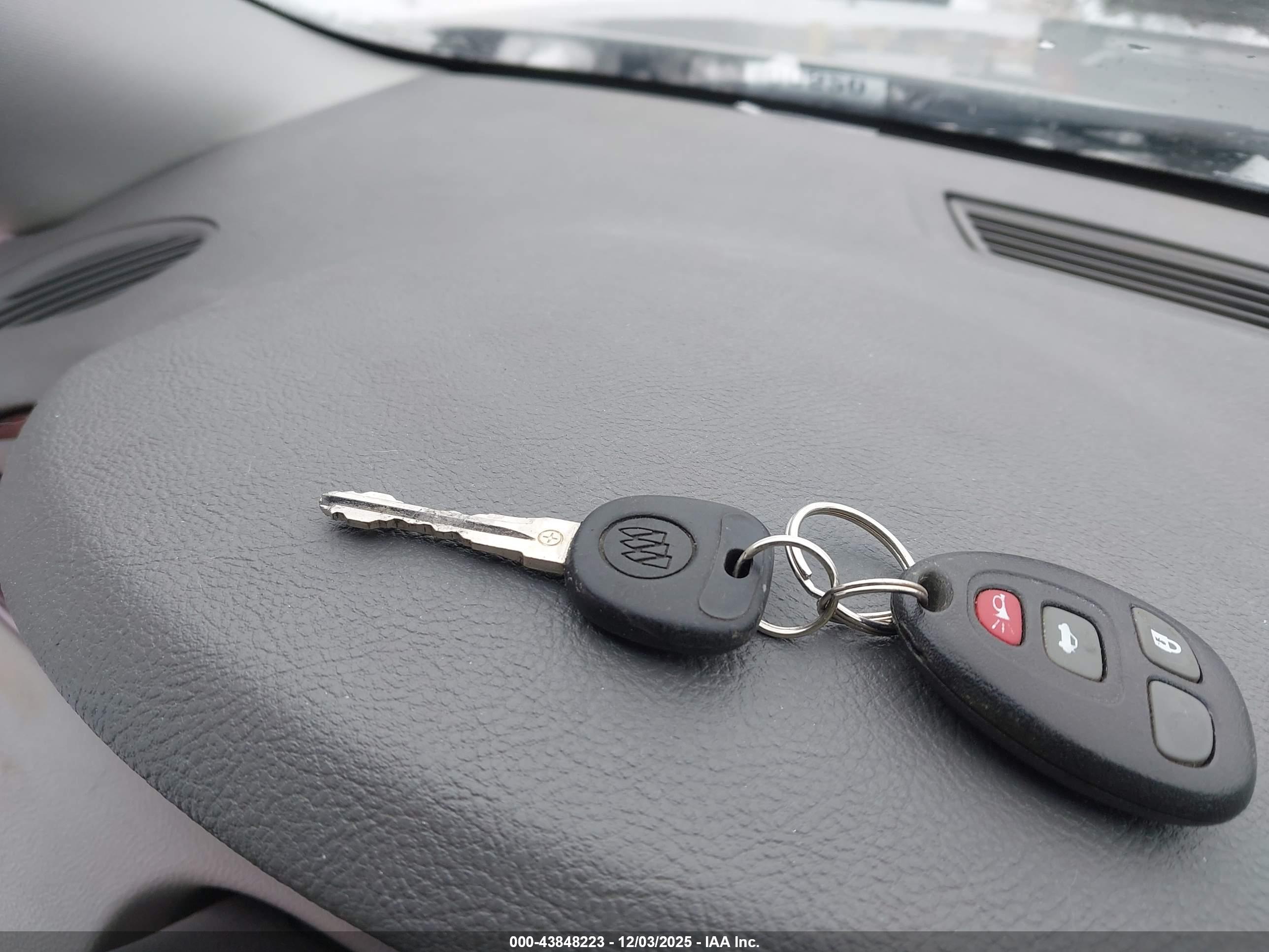 BUICK LUCERNE image 11
