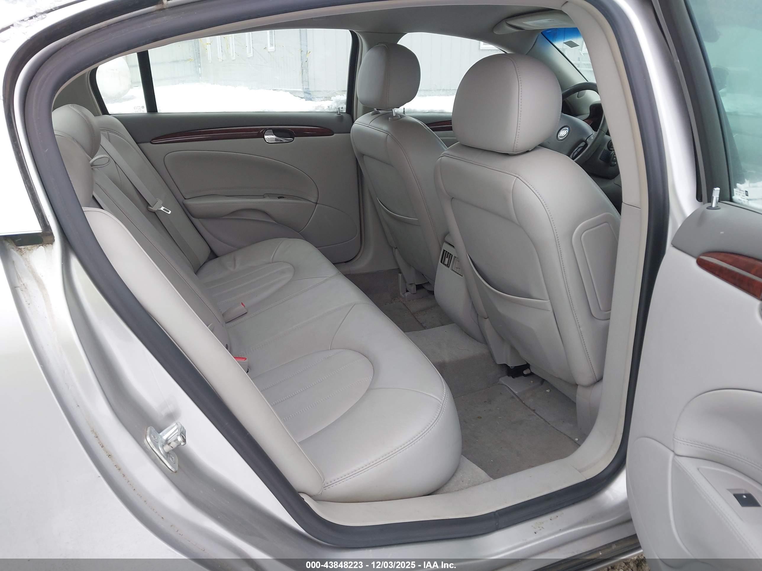 BUICK LUCERNE image 8