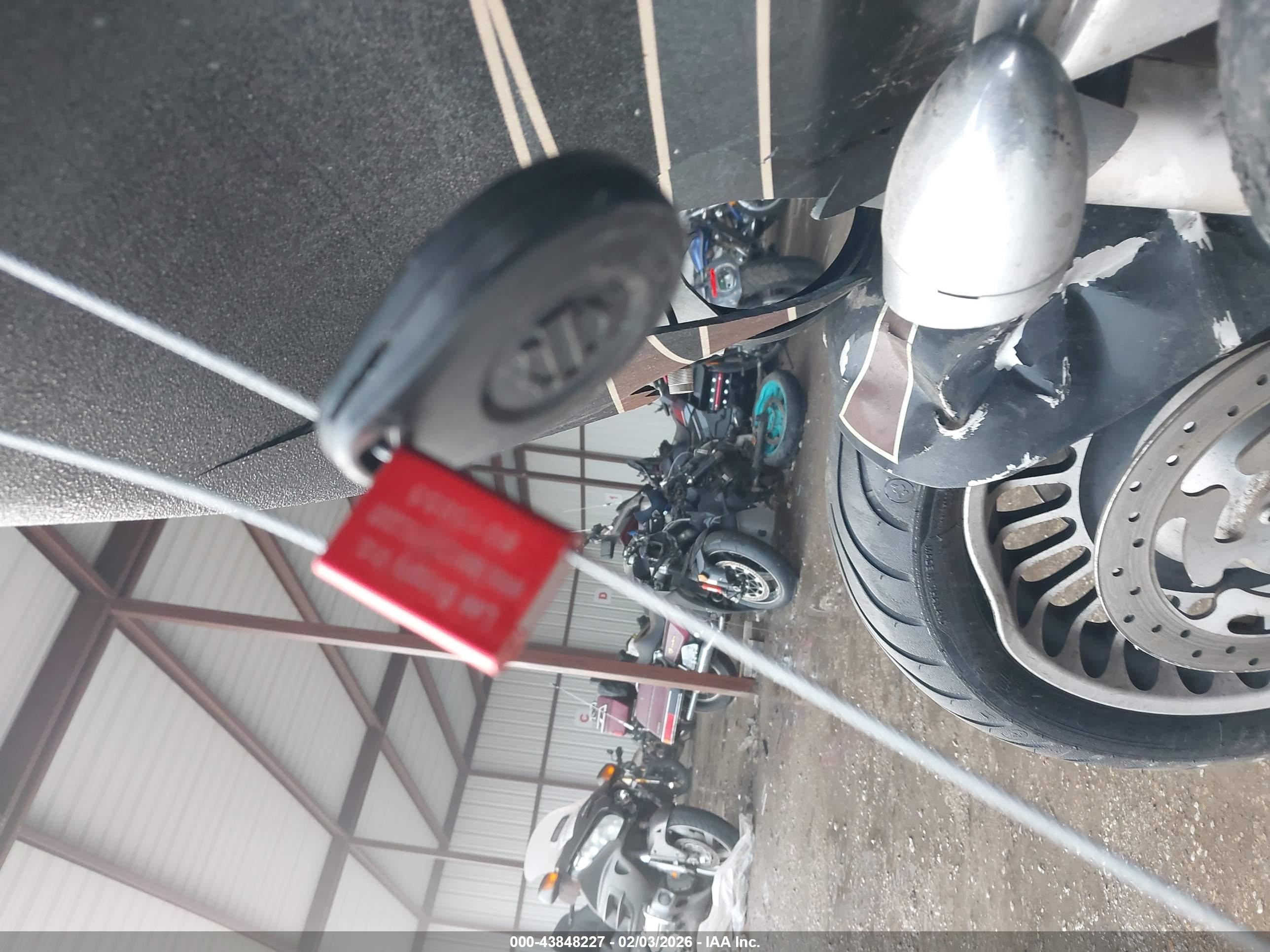 HARLEY-DAVIDSON FLTRU image 11
