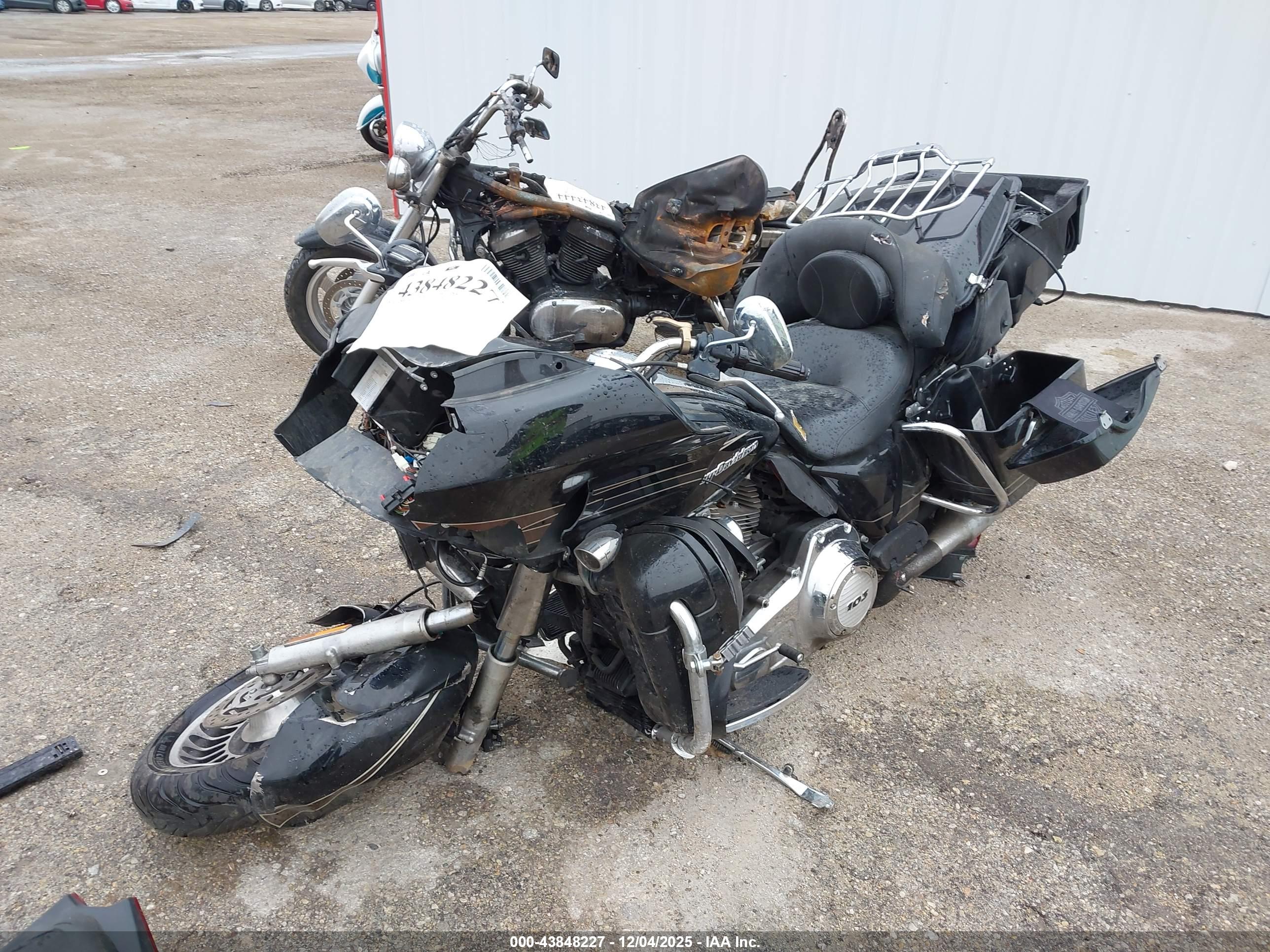 HARLEY-DAVIDSON FLTRU image 2