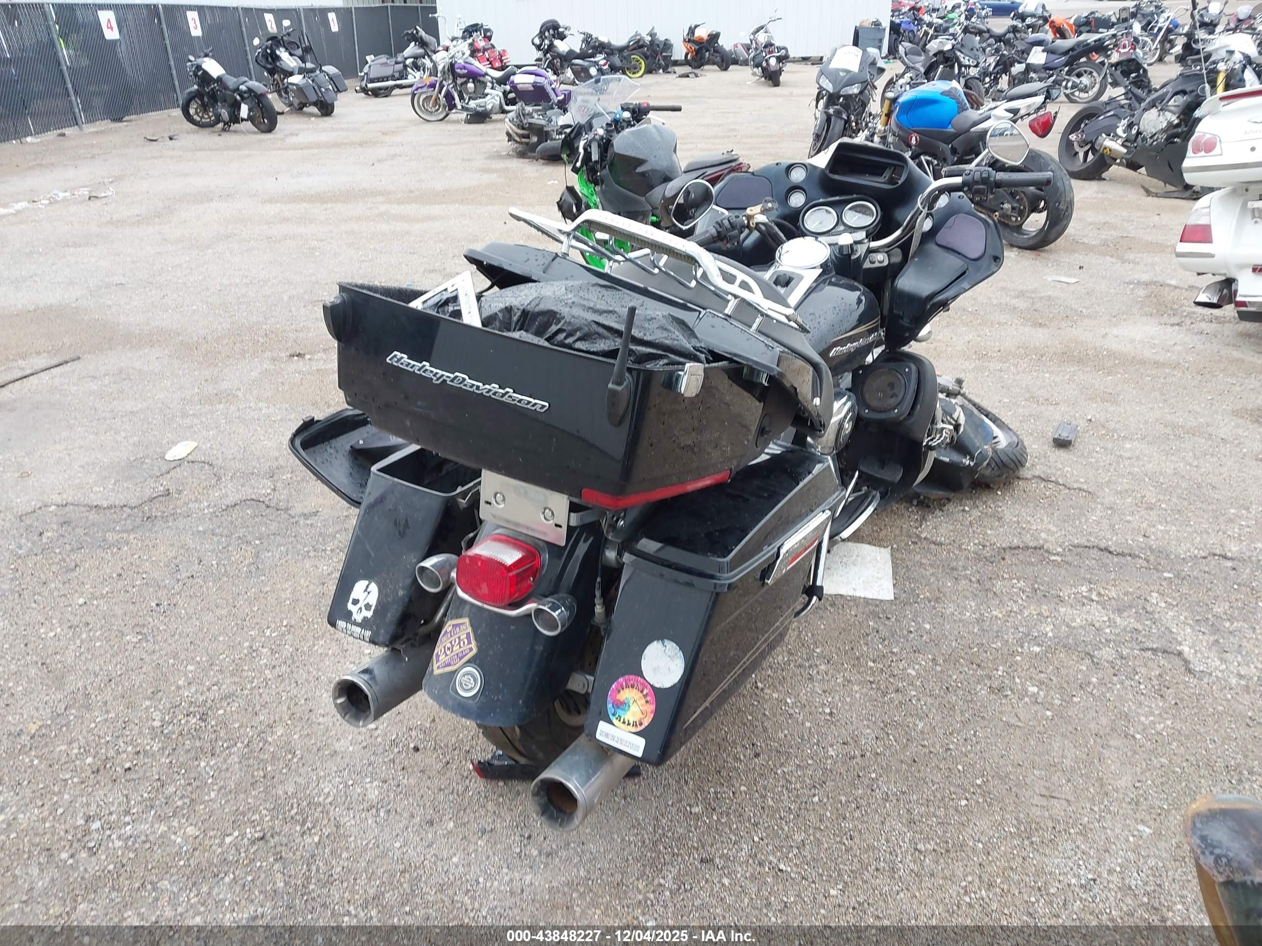 HARLEY-DAVIDSON FLTRU image 4