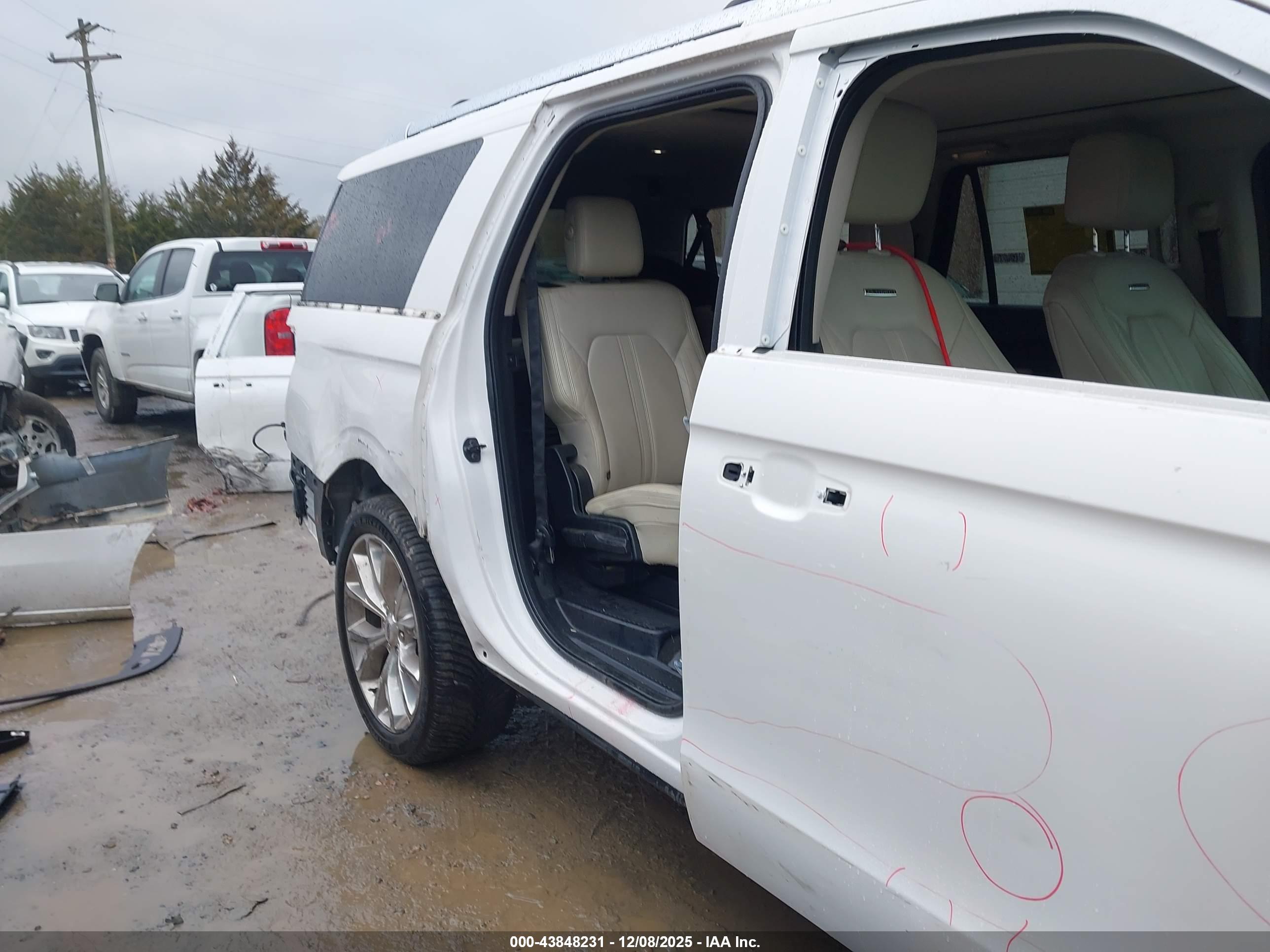 FORD EXPEDITION image 6
