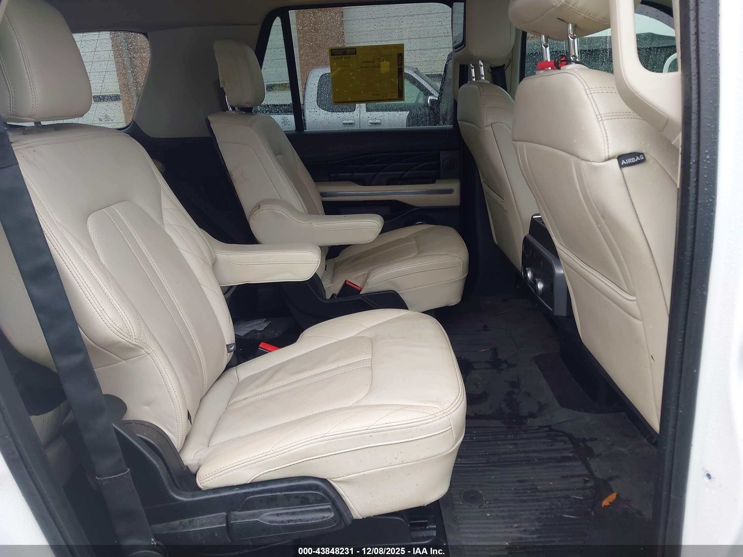 FORD EXPEDITION image 8