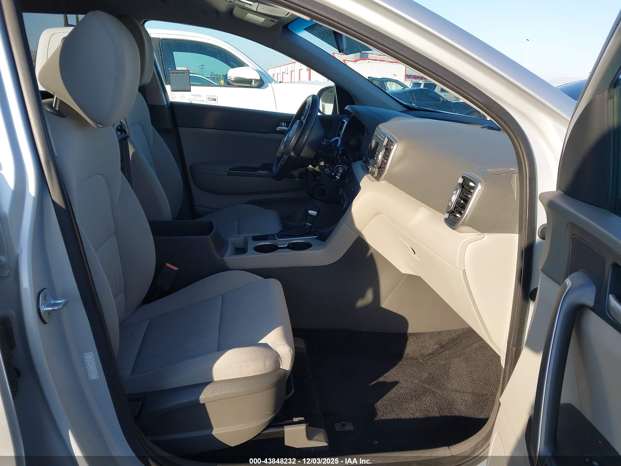 KIA SPORTAGE image 5