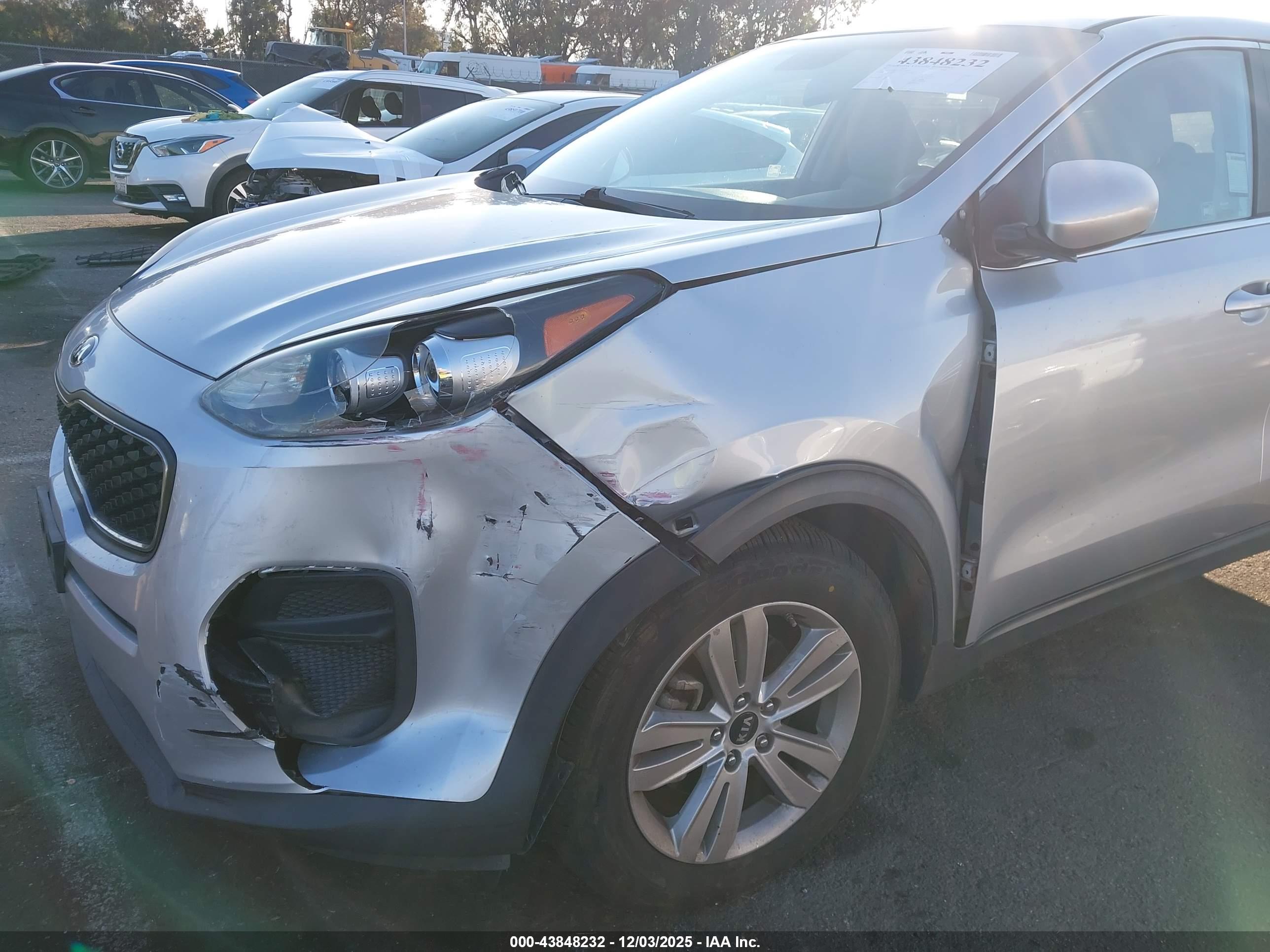 KIA SPORTAGE image 6