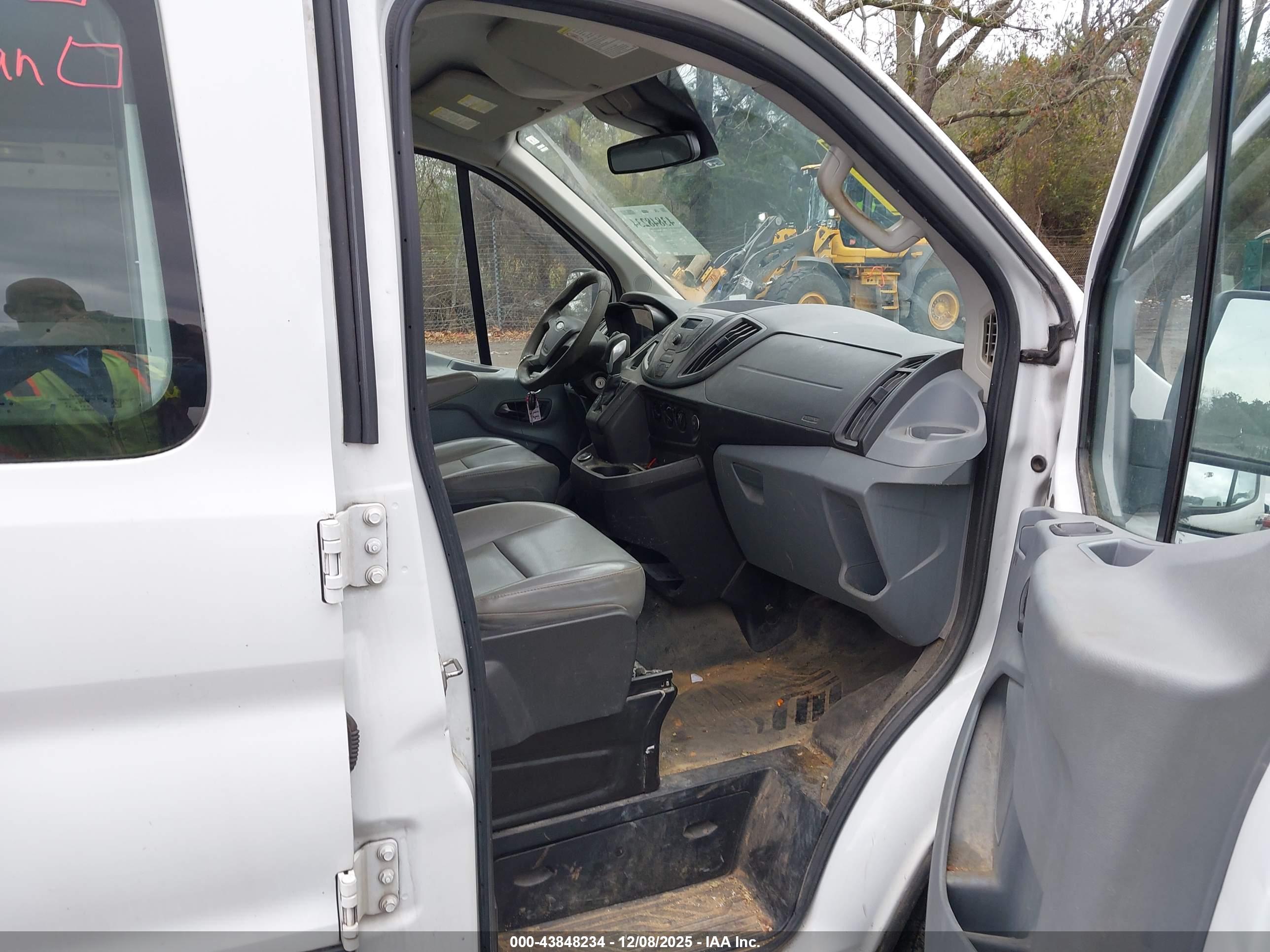 FORD TRANSIT-250 image 5