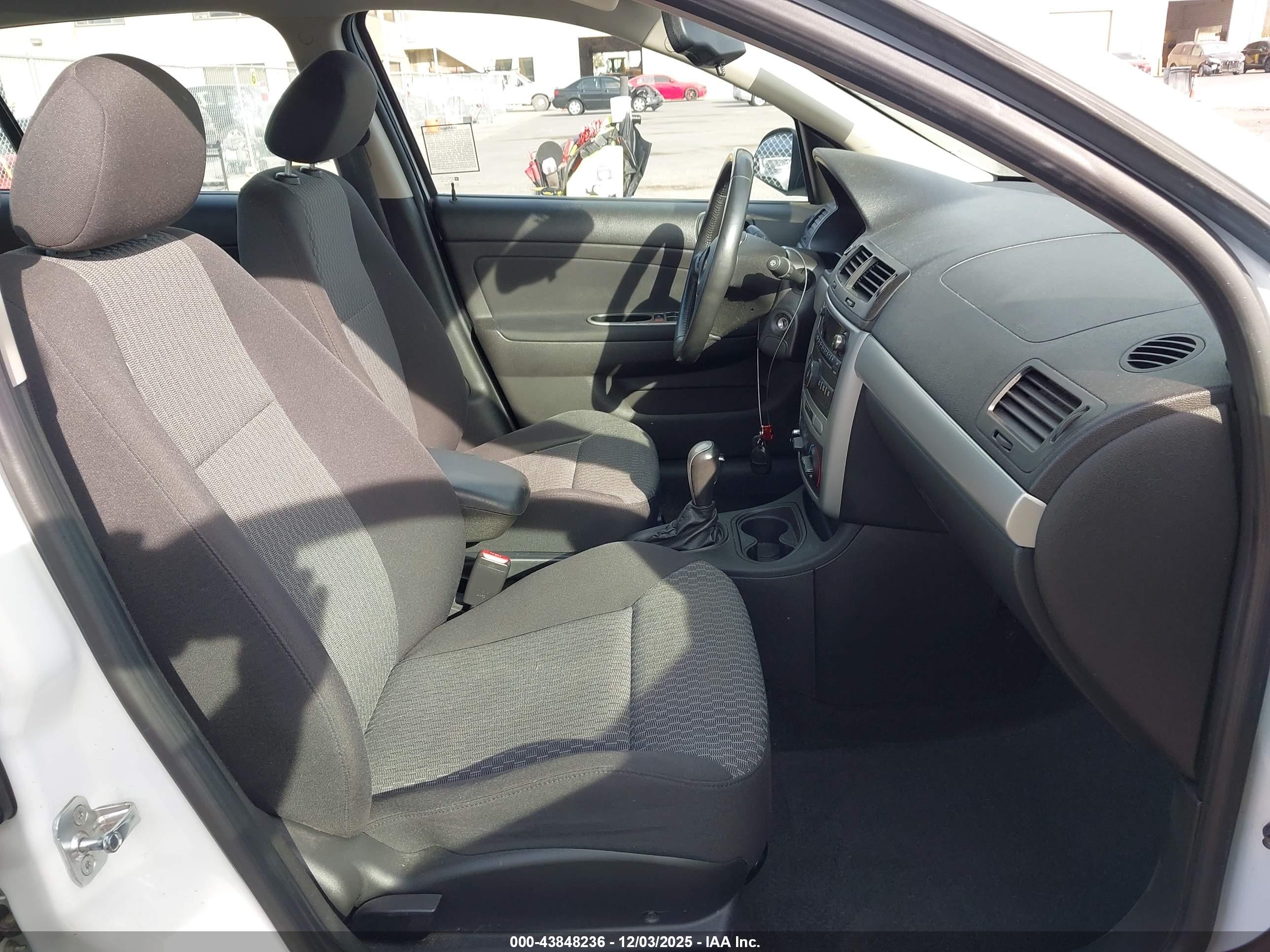CHEVROLET COBALT image 5