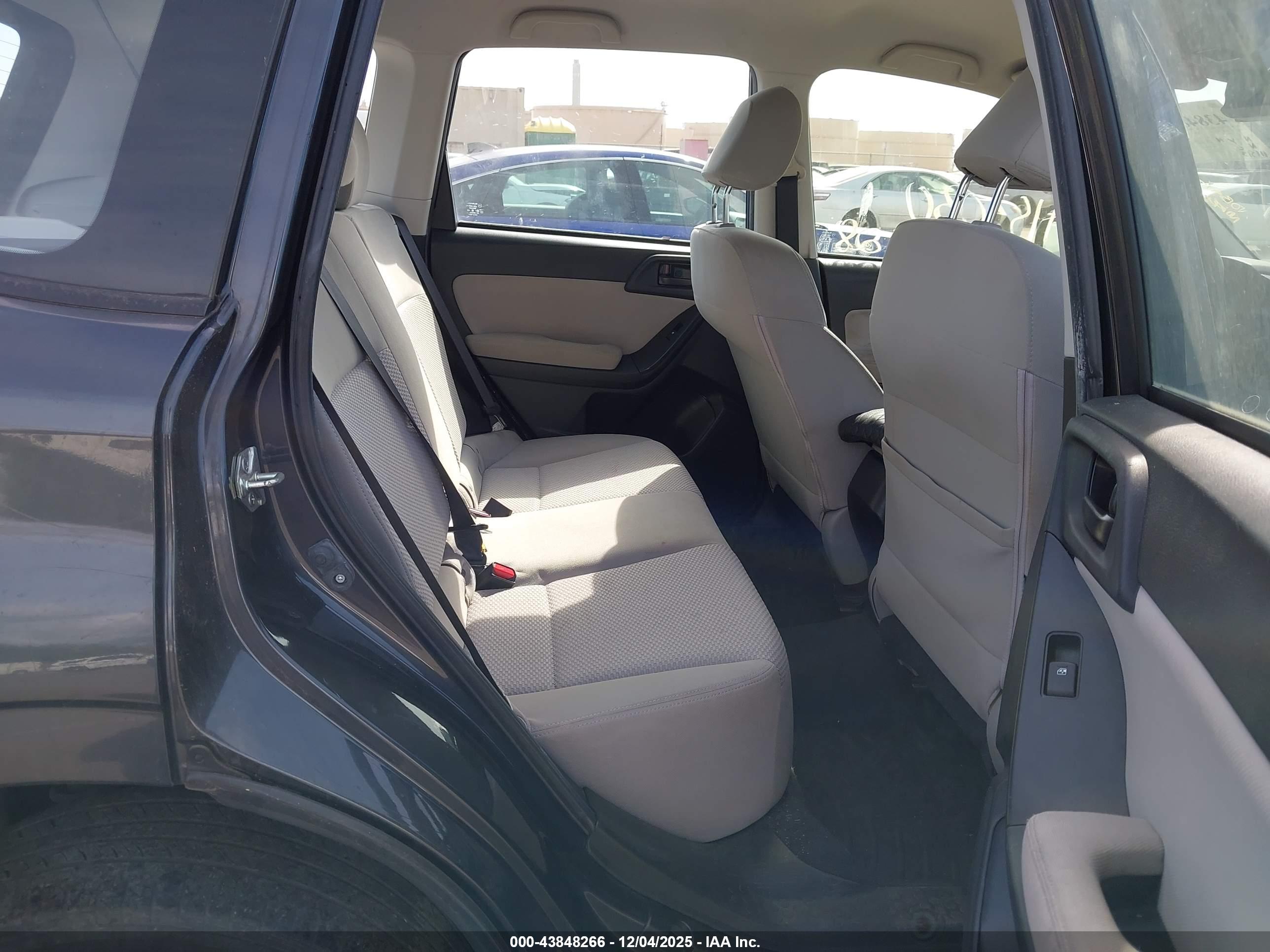 SUBARU FORESTER image 8