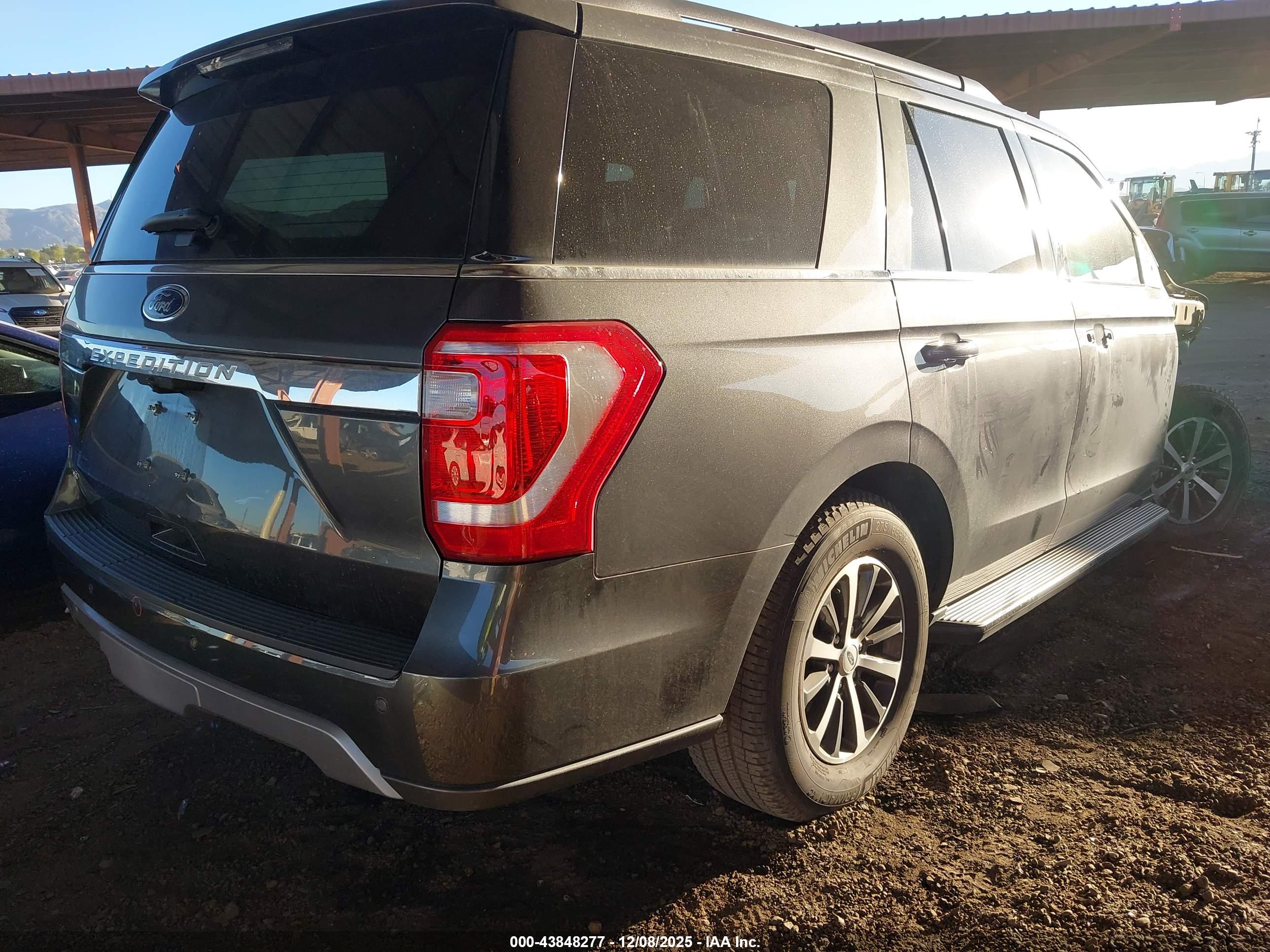FORD EXPEDITION image 4