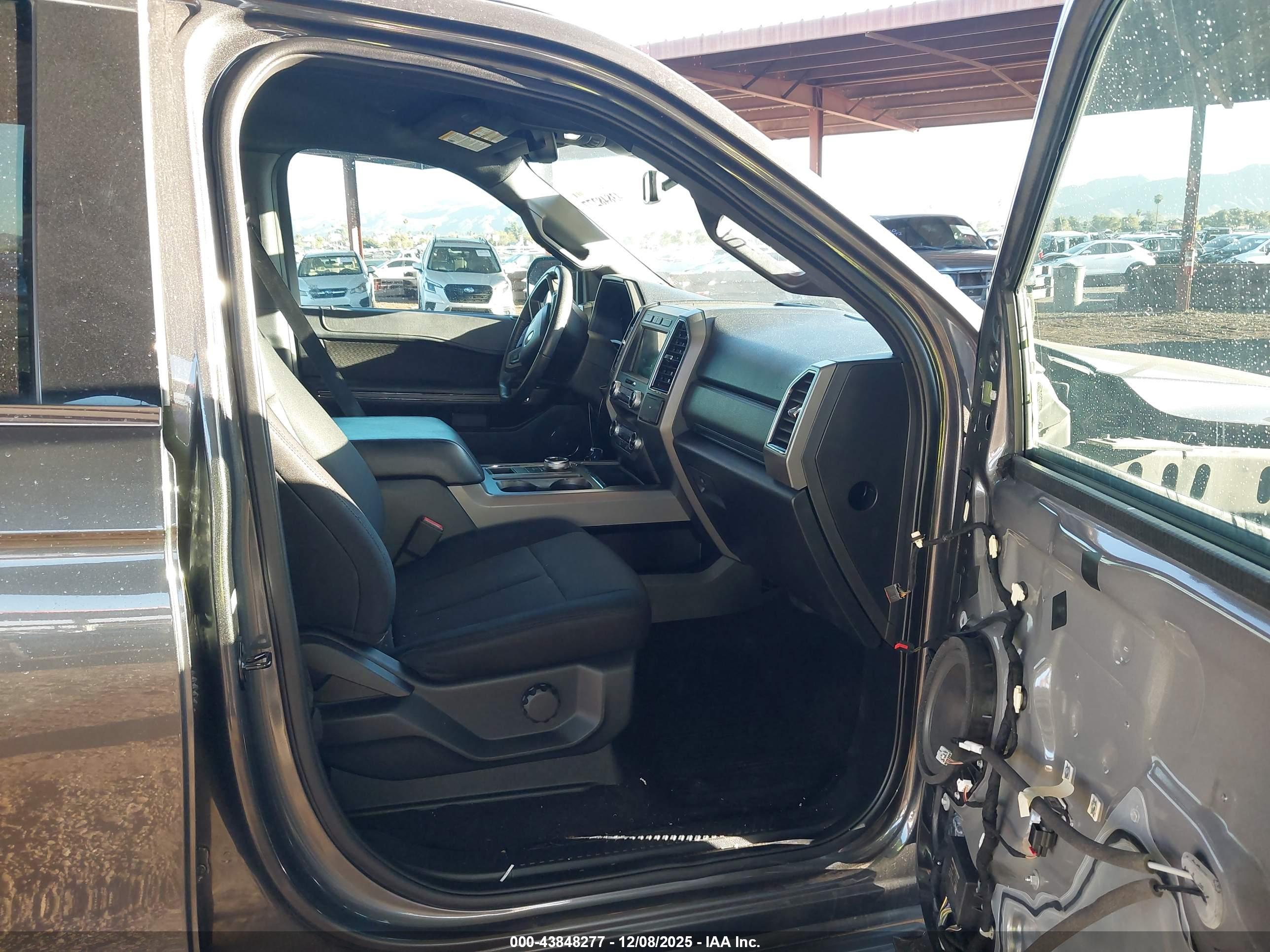 FORD EXPEDITION image 5