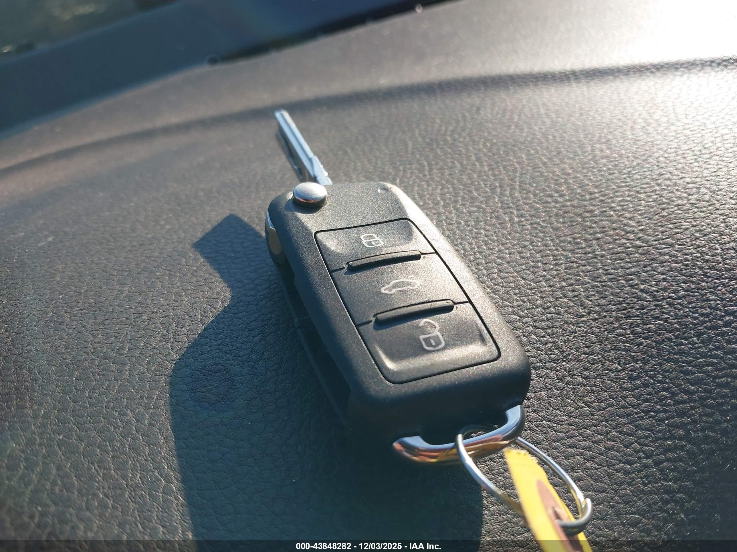 VOLKSWAGEN GOLF image 11