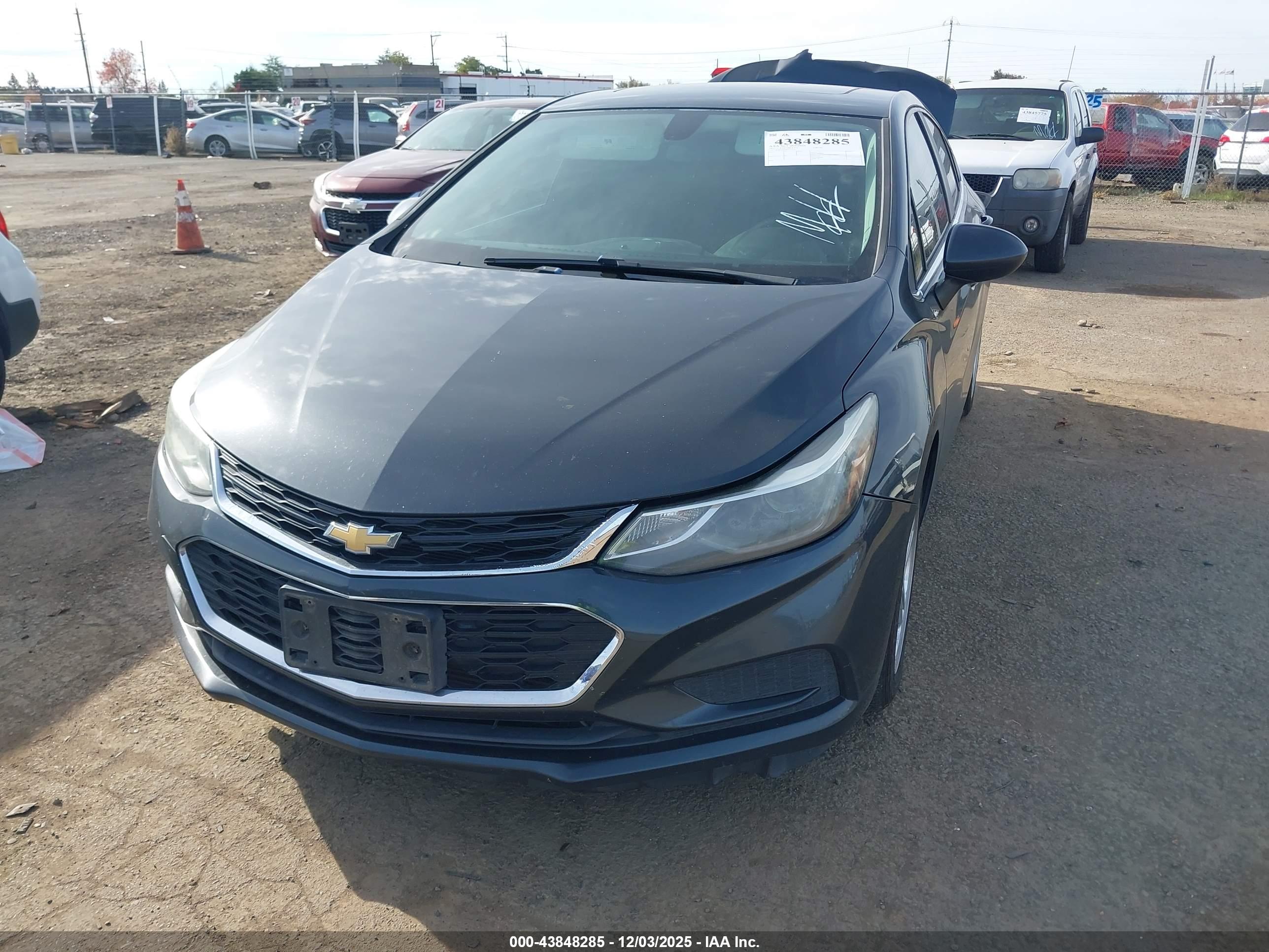 CHEVROLET CRUZE image 2