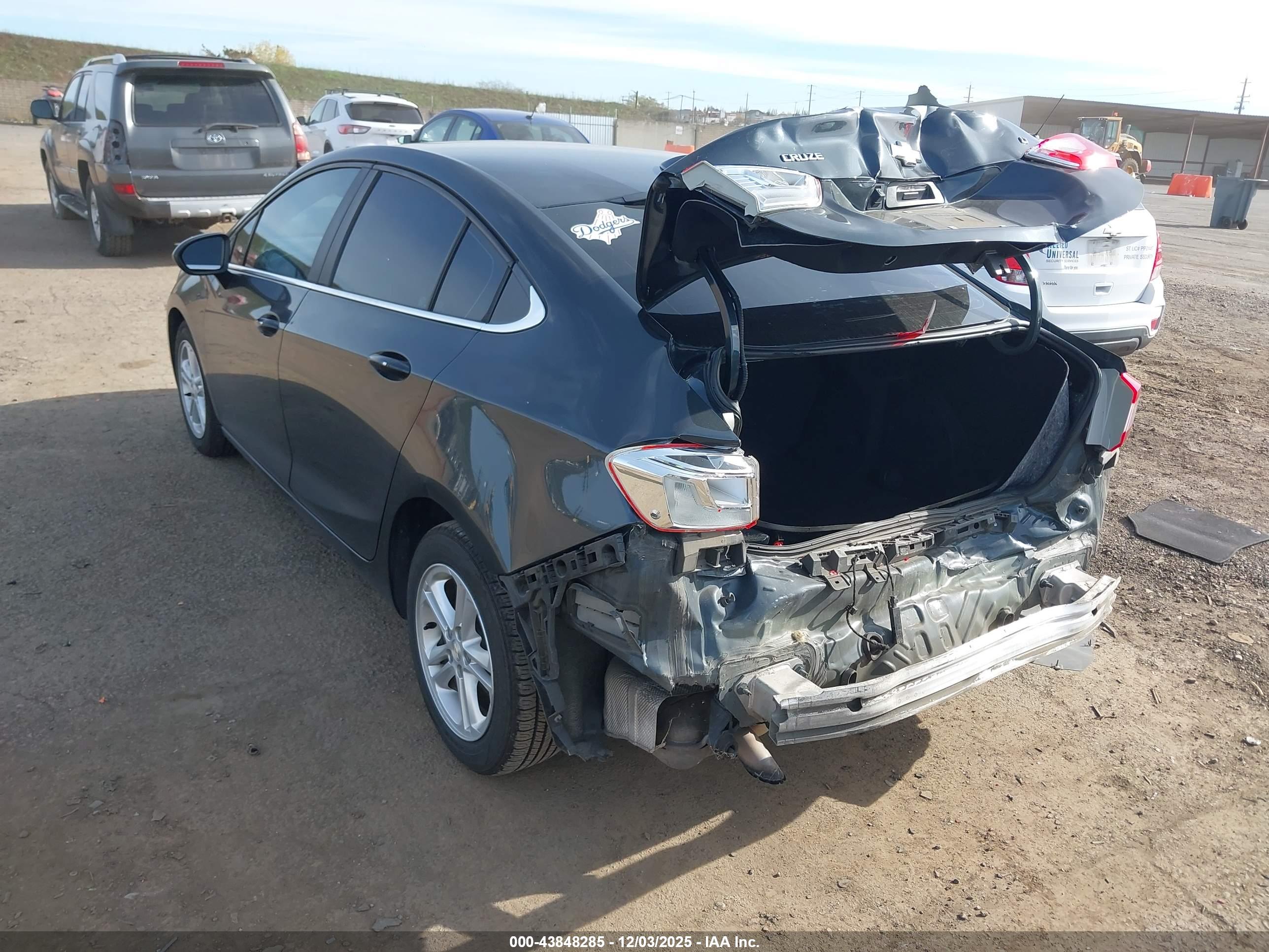 CHEVROLET CRUZE image 3