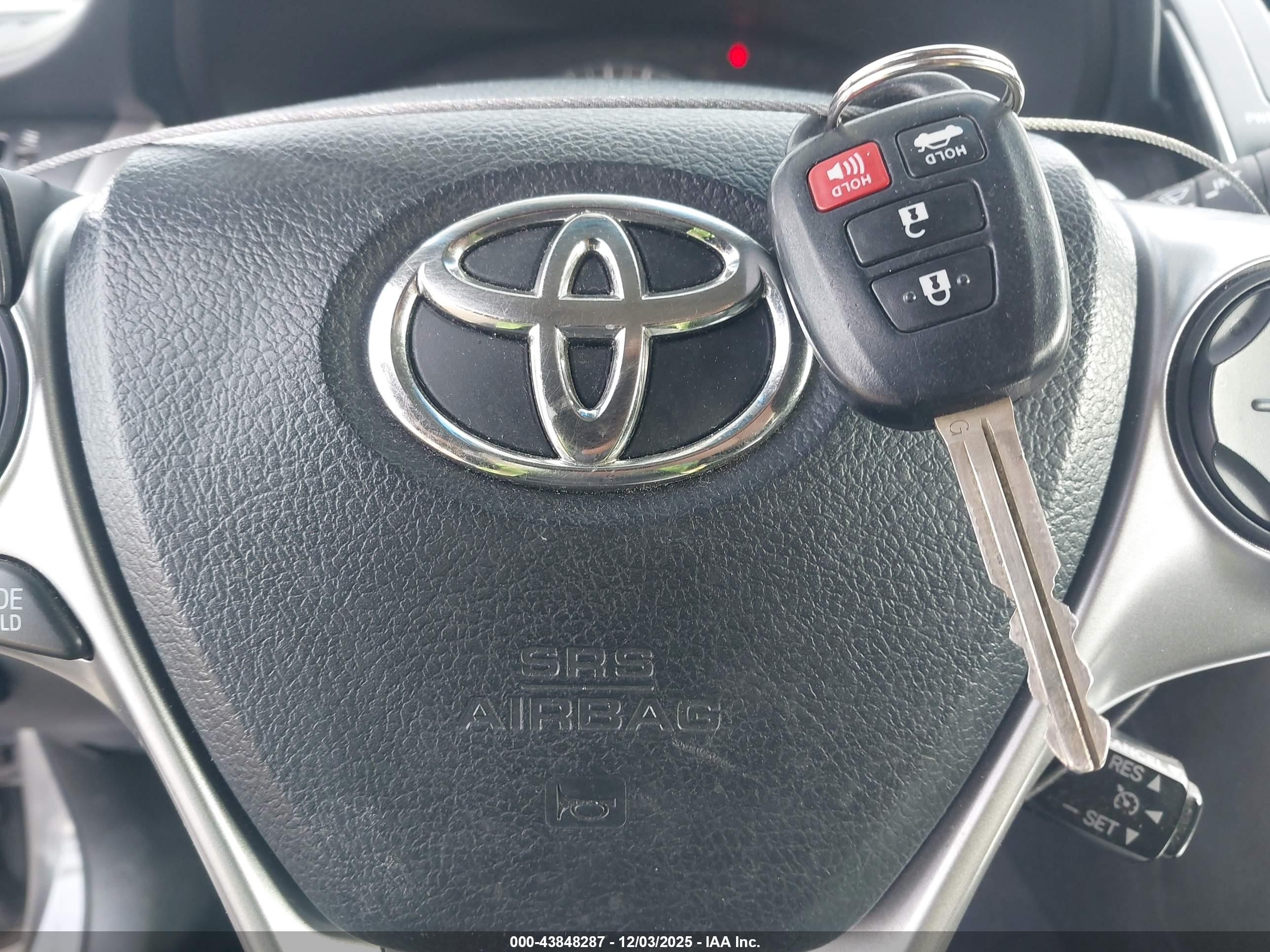 TOYOTA CAMRY image 11