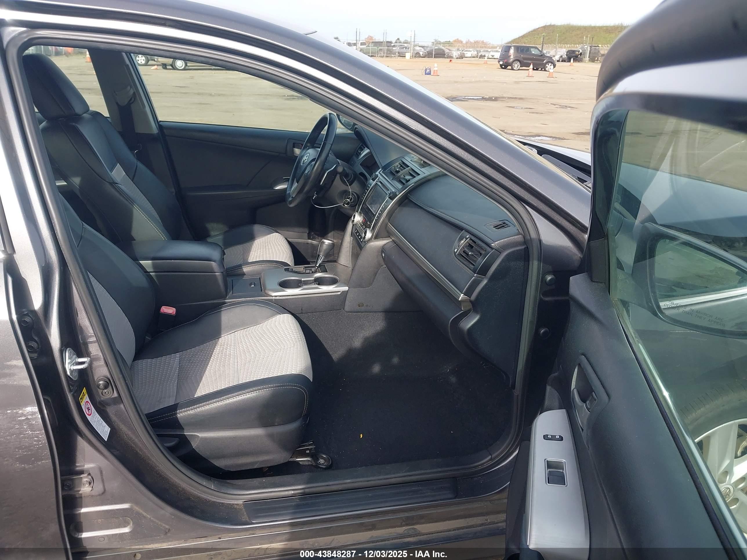 TOYOTA CAMRY image 5