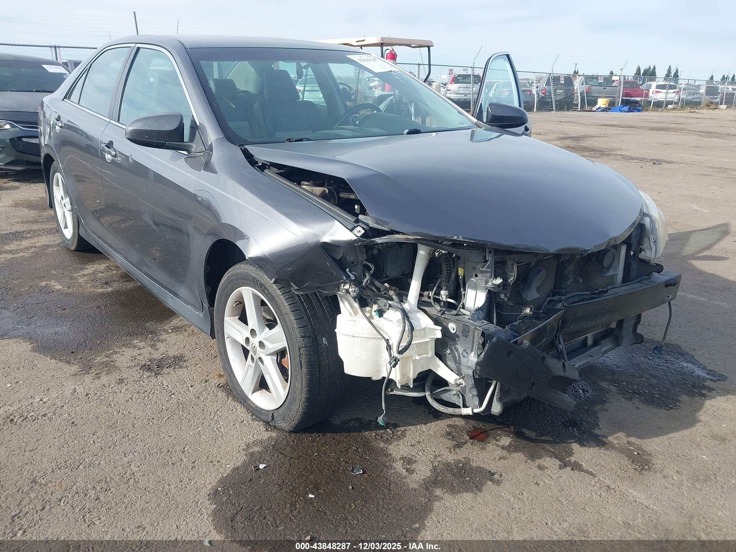 TOYOTA CAMRY image 6