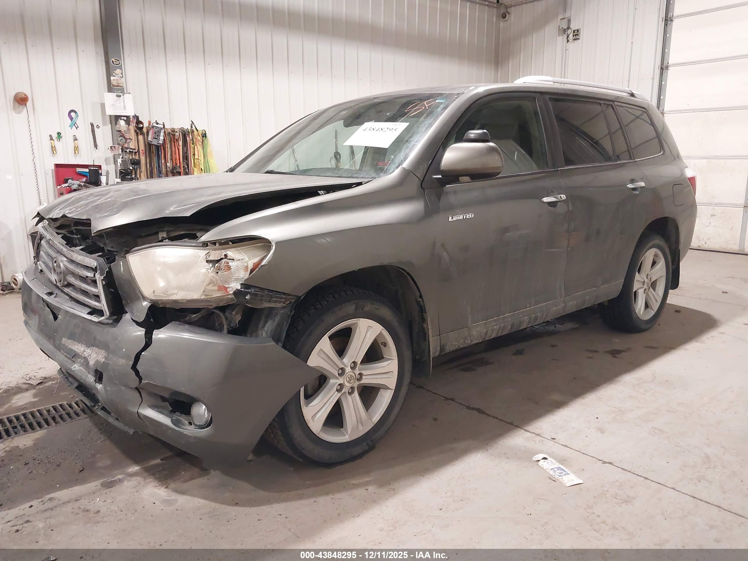 TOYOTA HIGHLANDER image 2