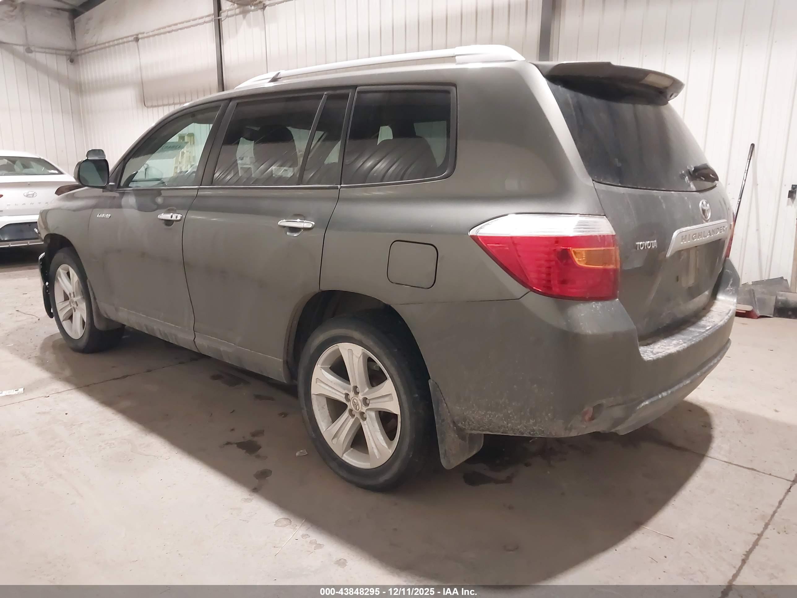 TOYOTA HIGHLANDER image 3
