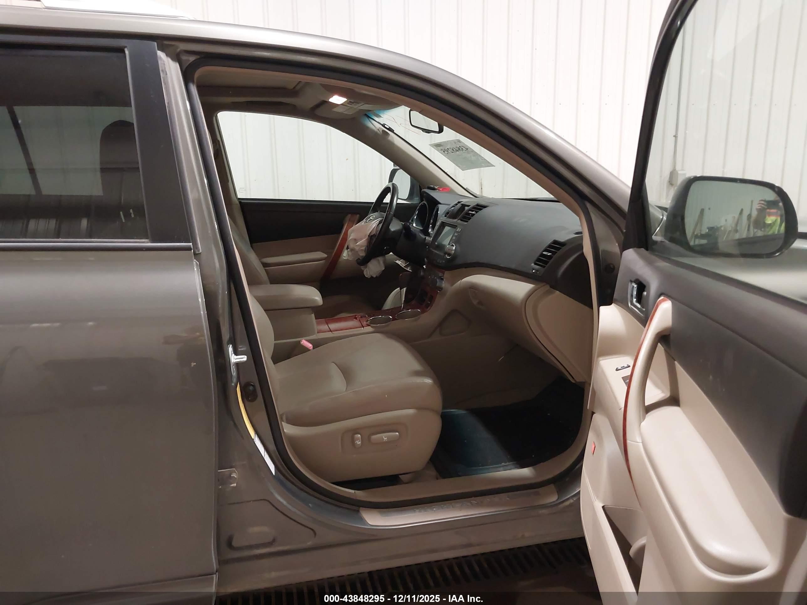 TOYOTA HIGHLANDER image 5