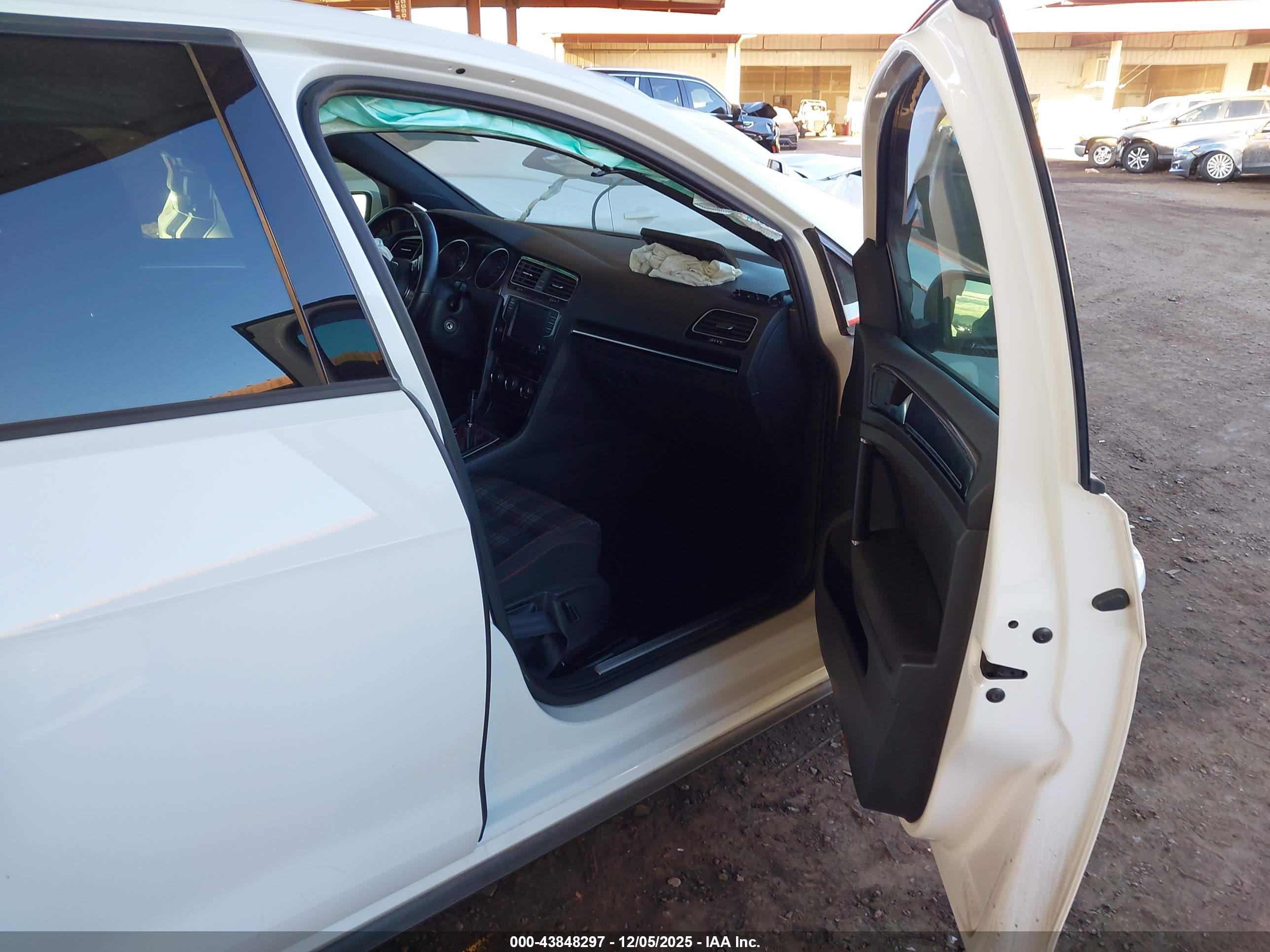 VOLKSWAGEN GOLF image 5