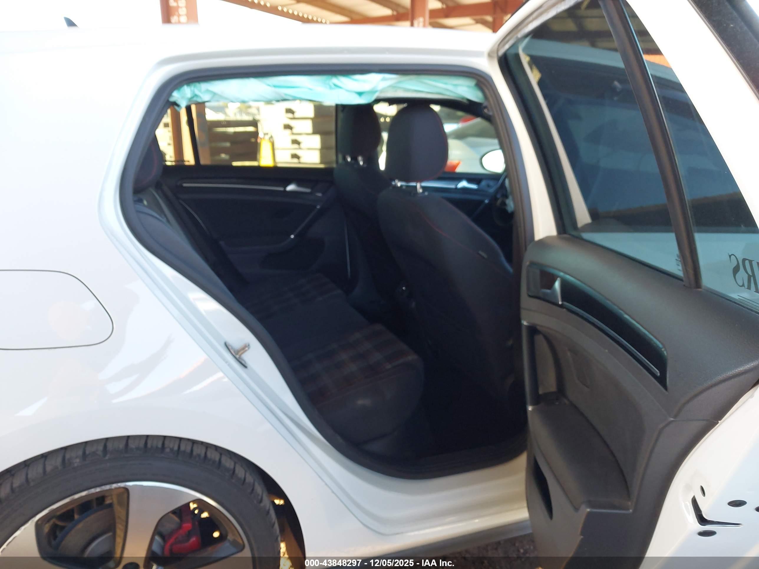 VOLKSWAGEN GOLF image 8