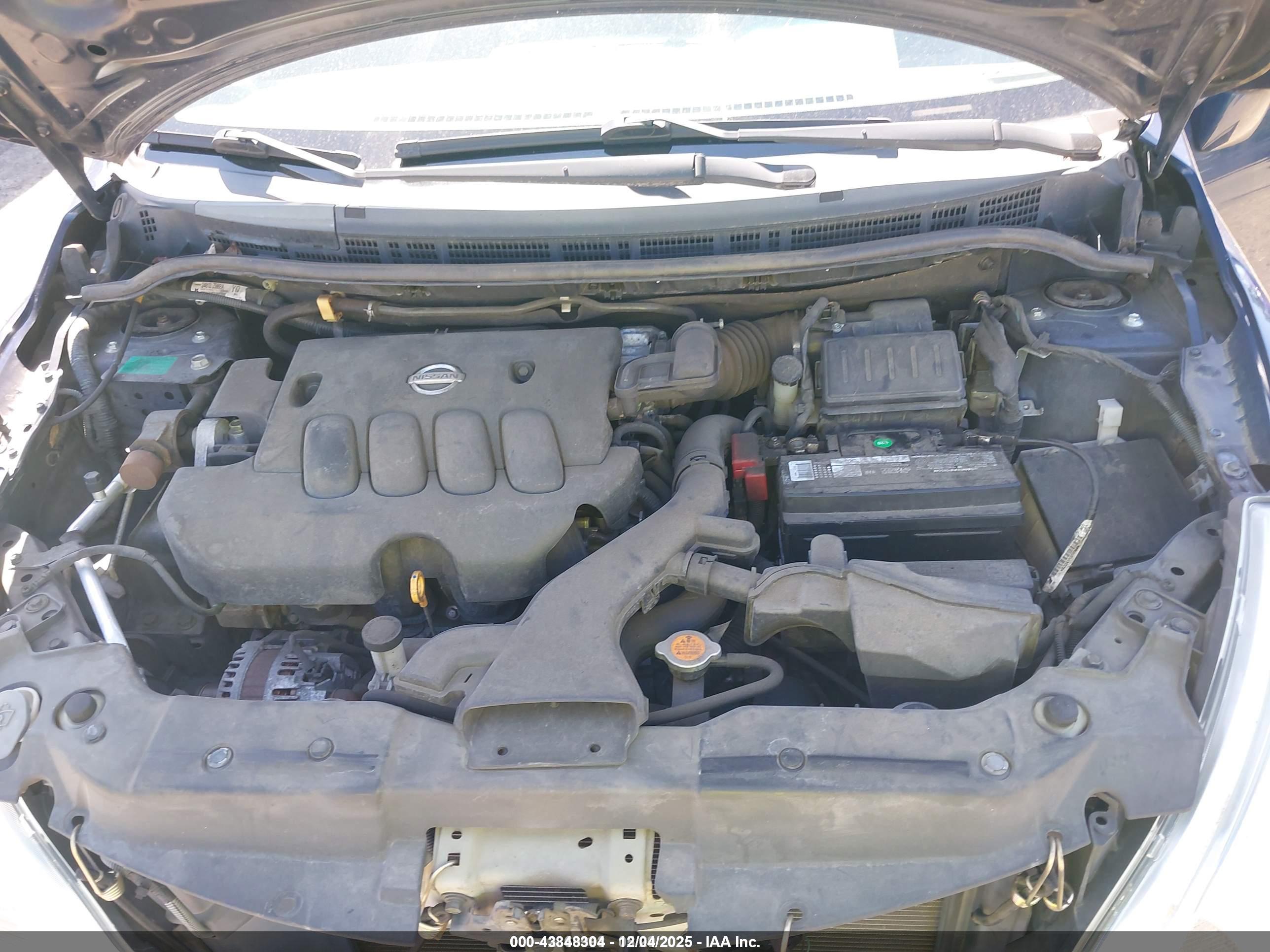 NISSAN VERSA image 10