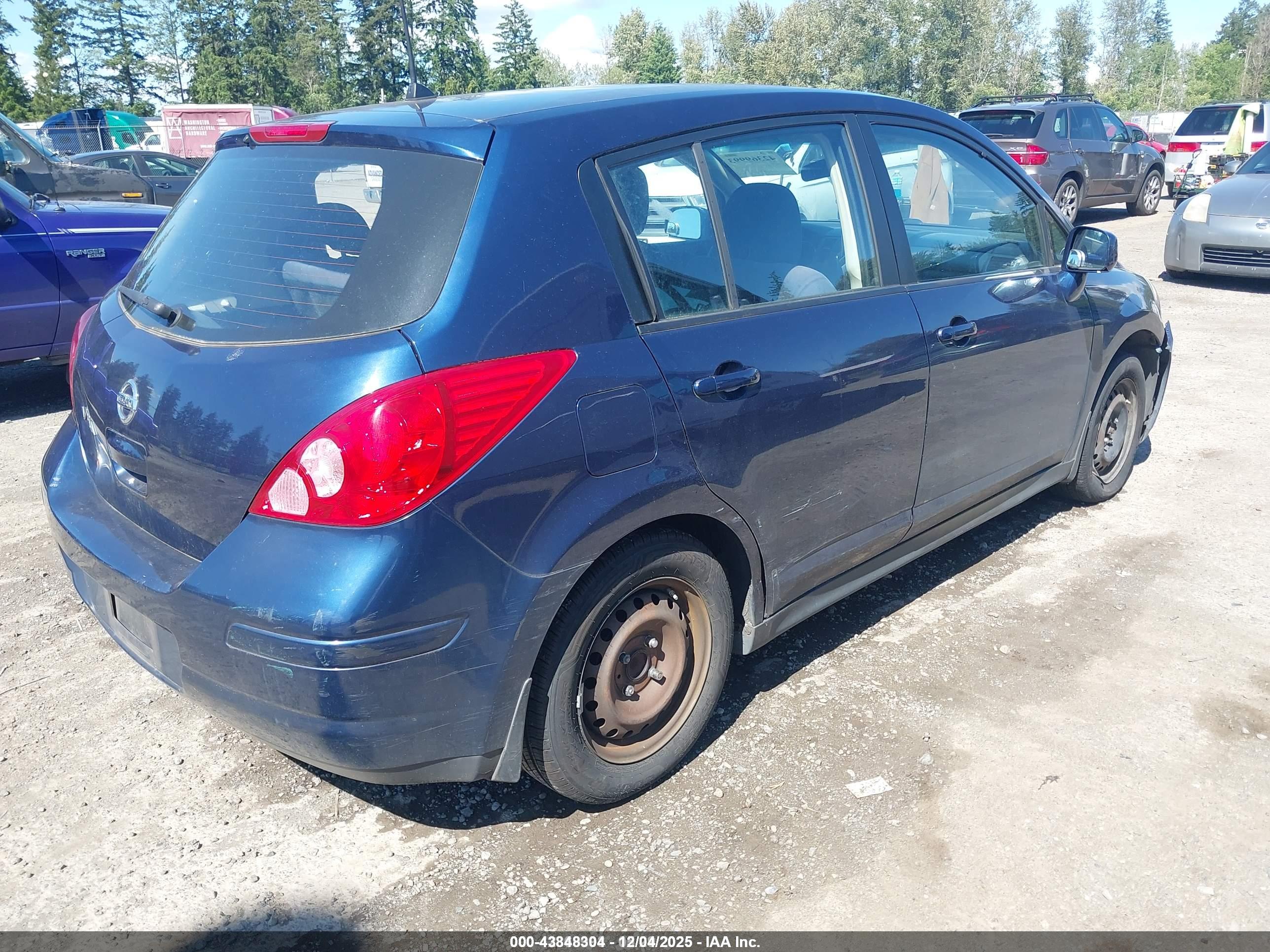 NISSAN VERSA image 4