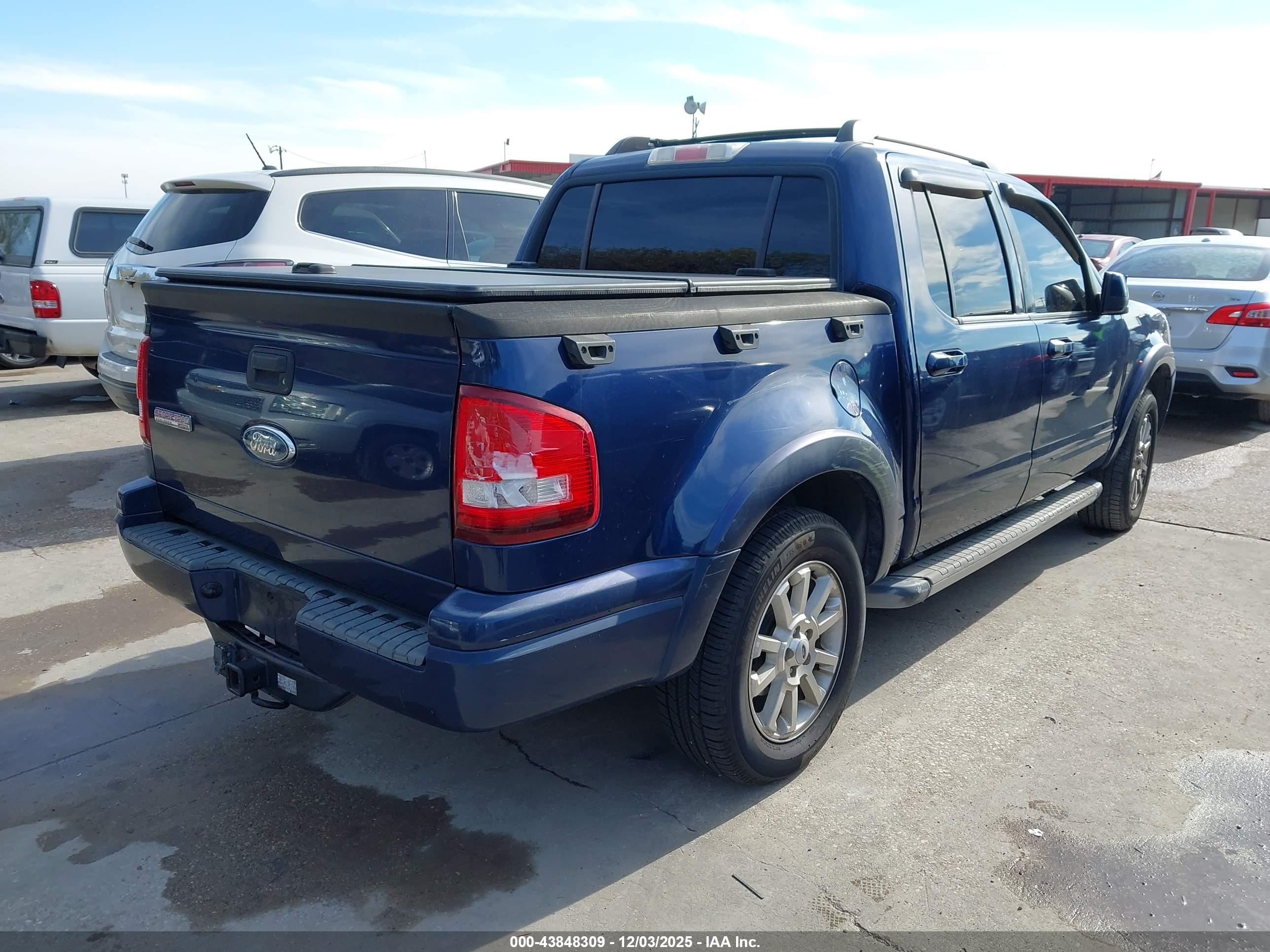 FORD EXPLORER image 4
