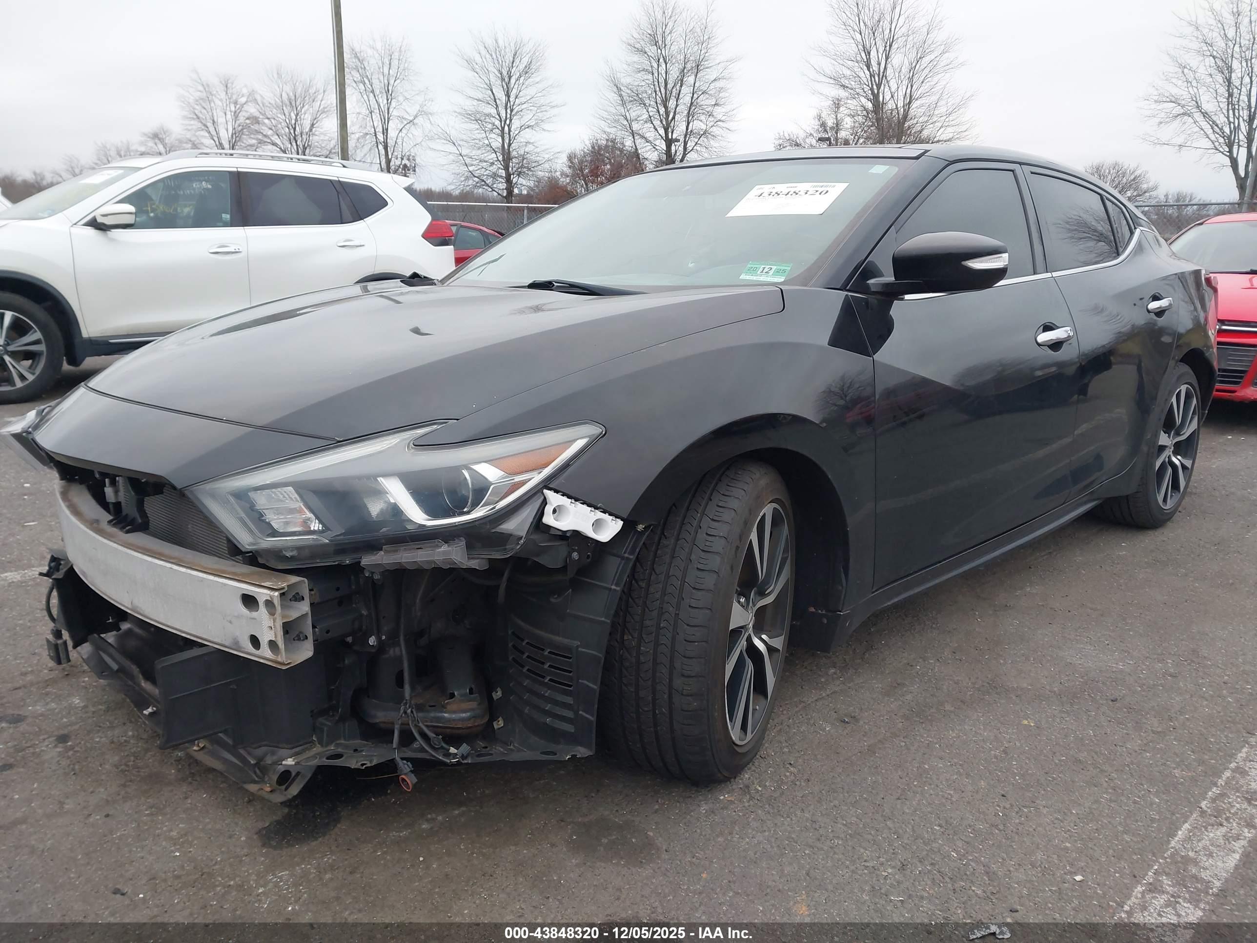 NISSAN MAXIMA image 2