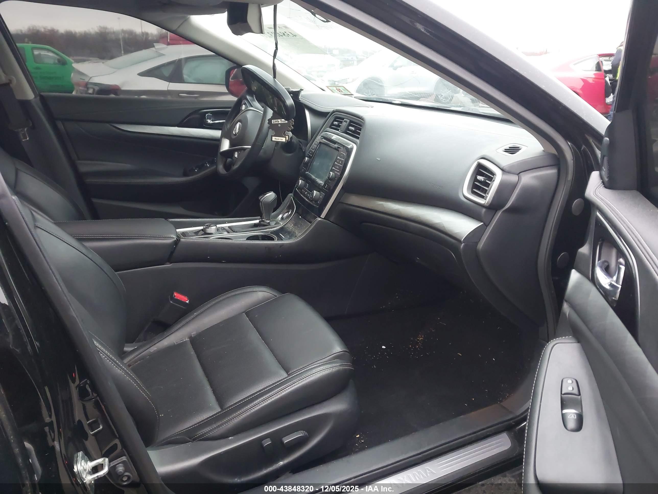 NISSAN MAXIMA image 5