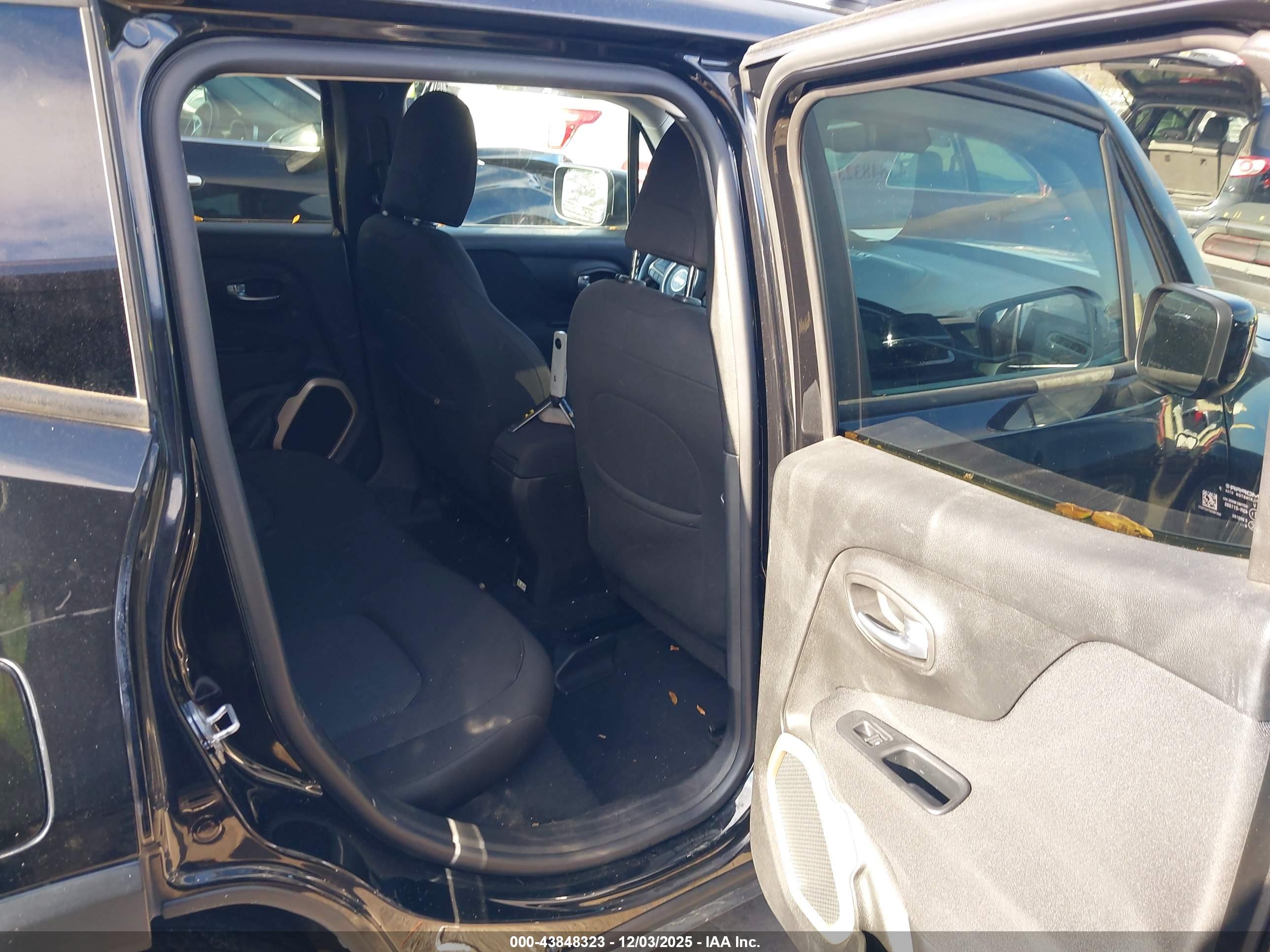 JEEP RENEGADE image 8