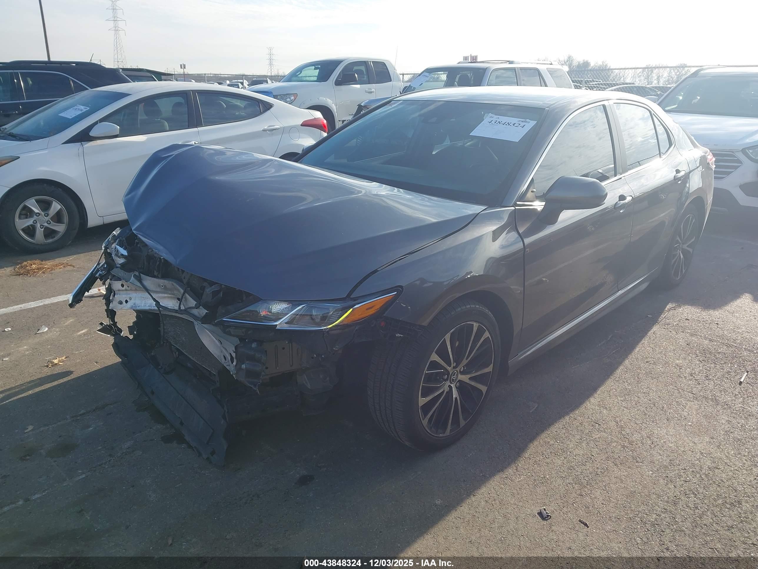 TOYOTA CAMRY image 2