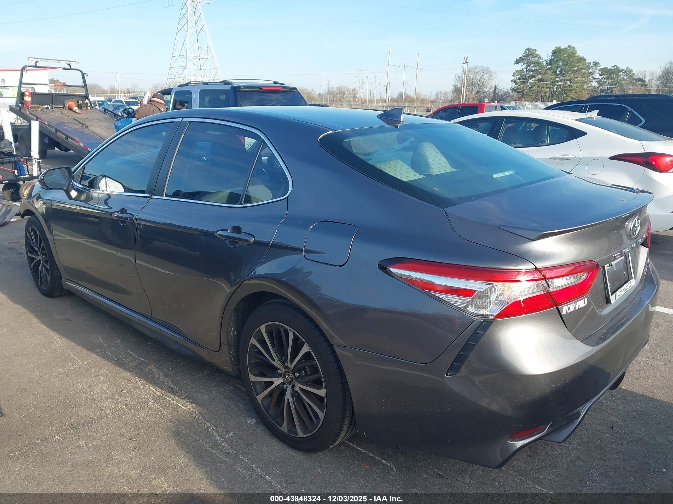 TOYOTA CAMRY image 3