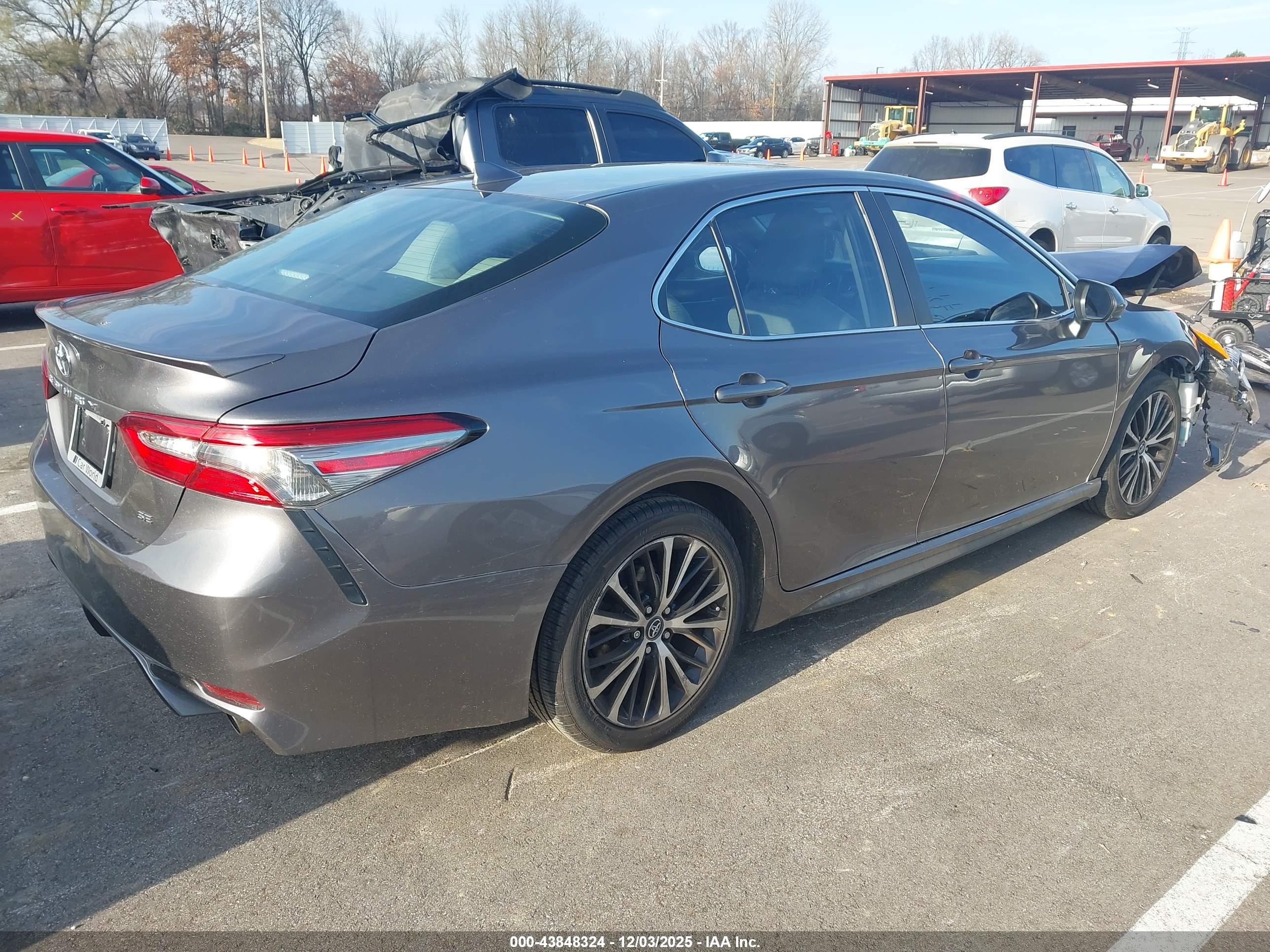TOYOTA CAMRY image 4