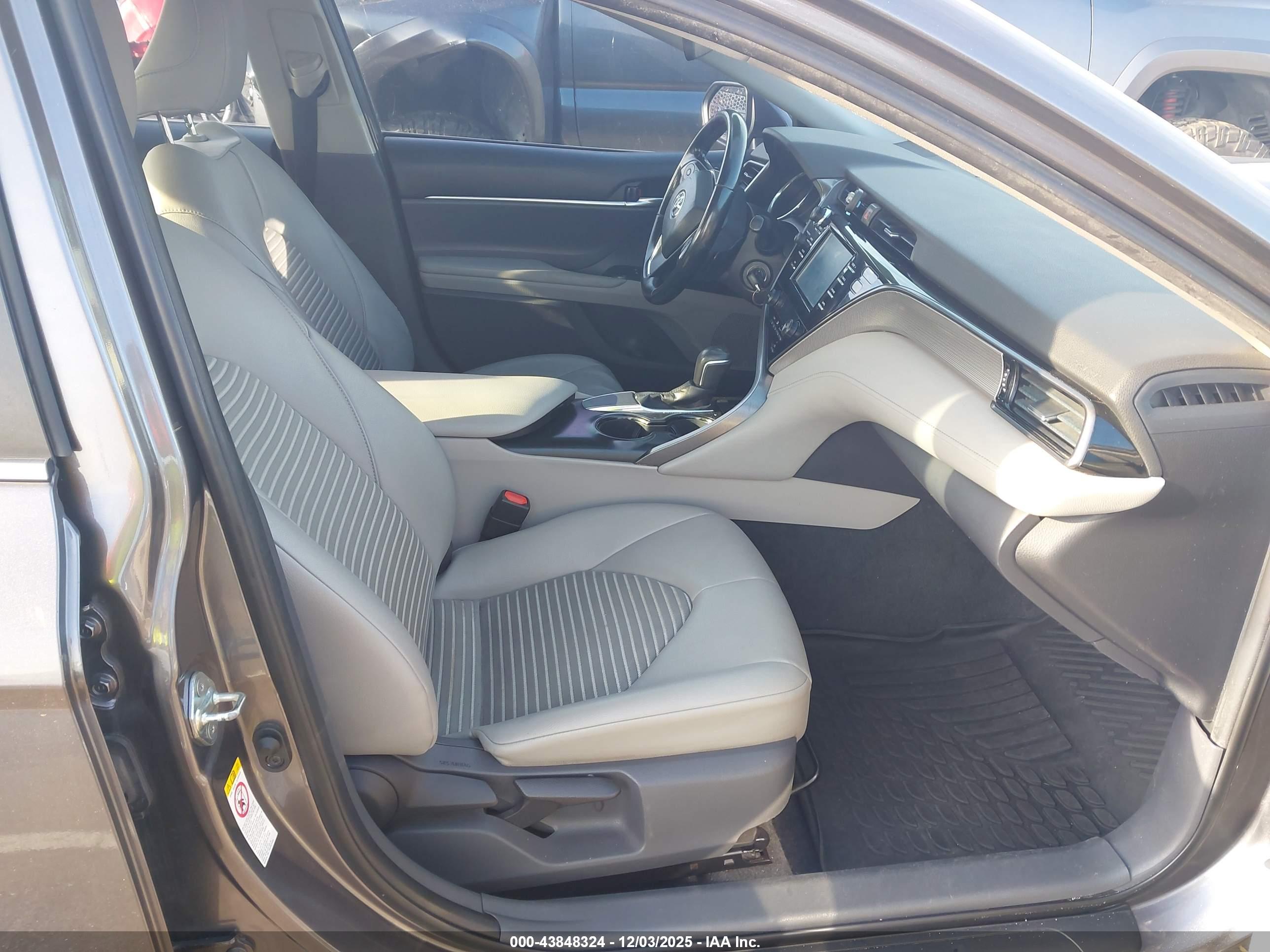 TOYOTA CAMRY image 5