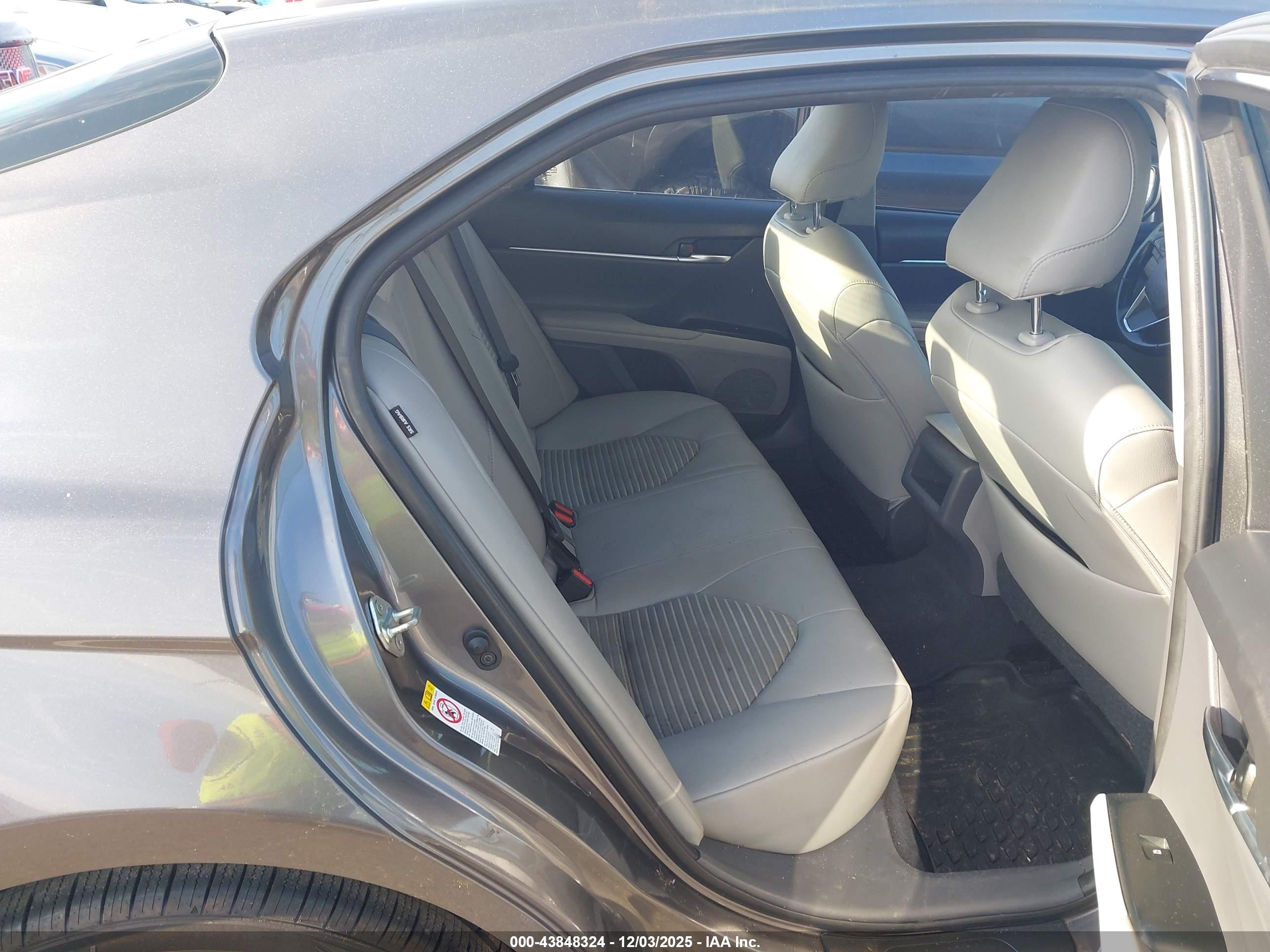 TOYOTA CAMRY image 8
