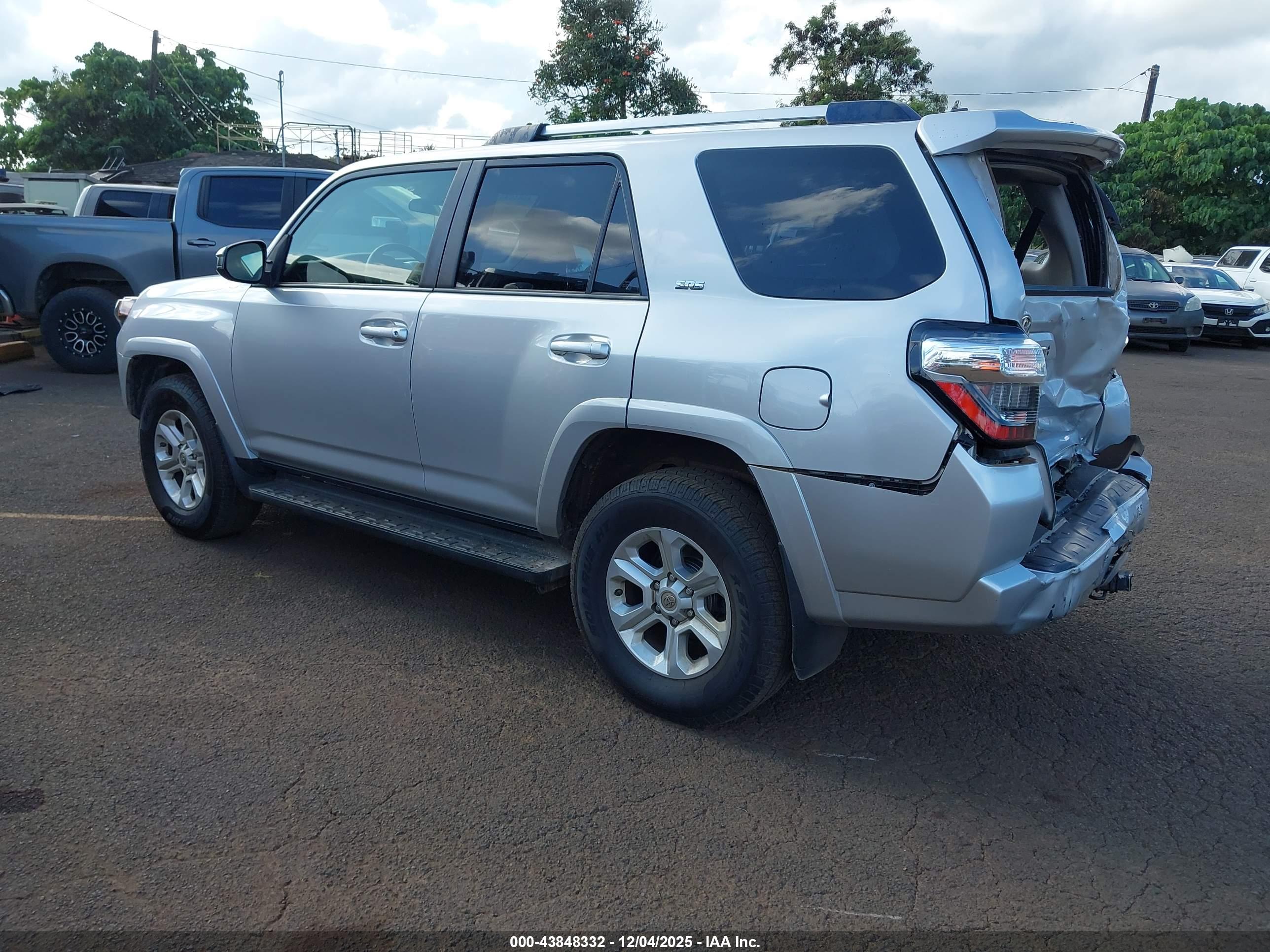 TOYOTA 4RUNNER image 3