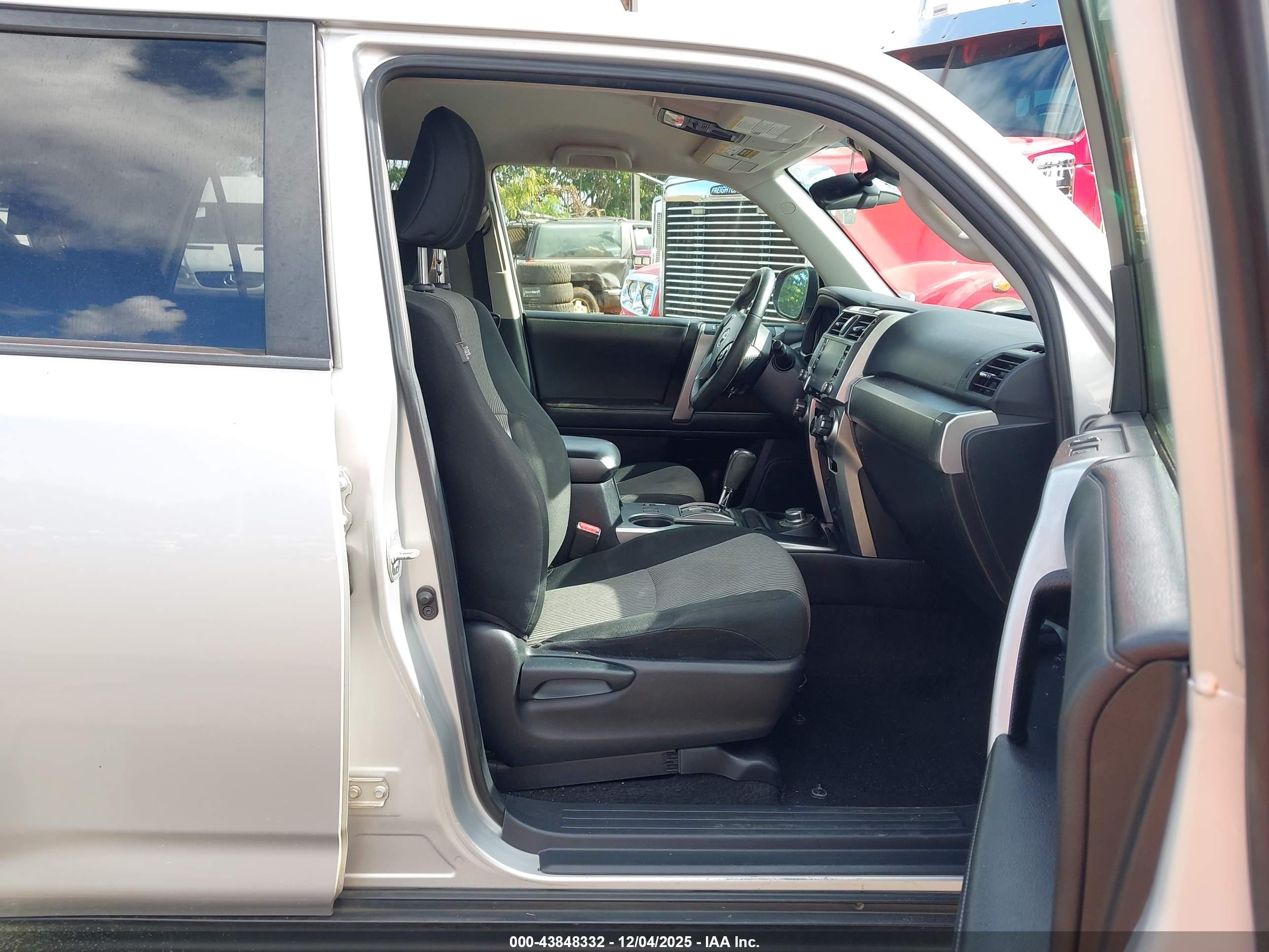TOYOTA 4RUNNER image 5