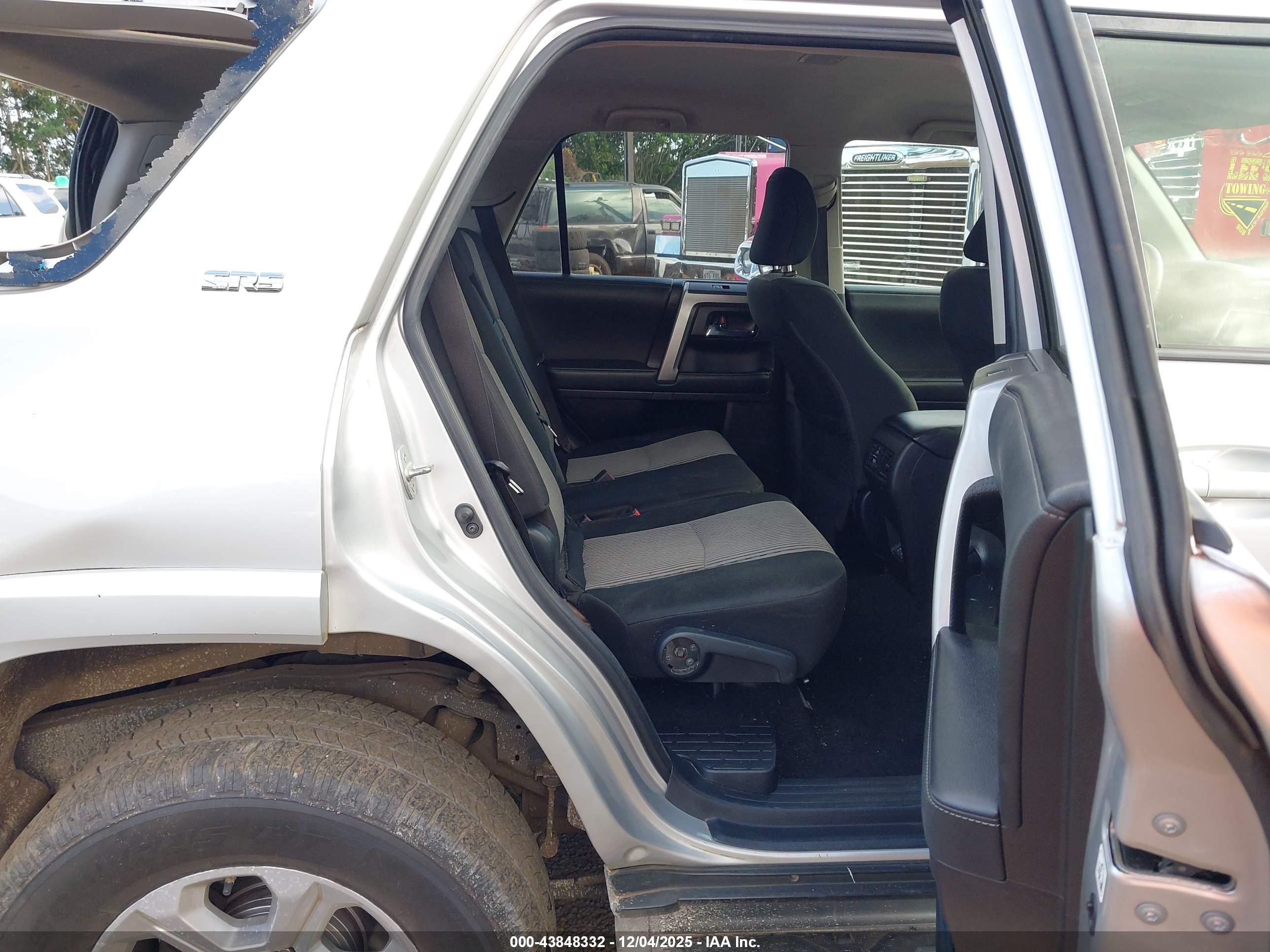 TOYOTA 4RUNNER image 8