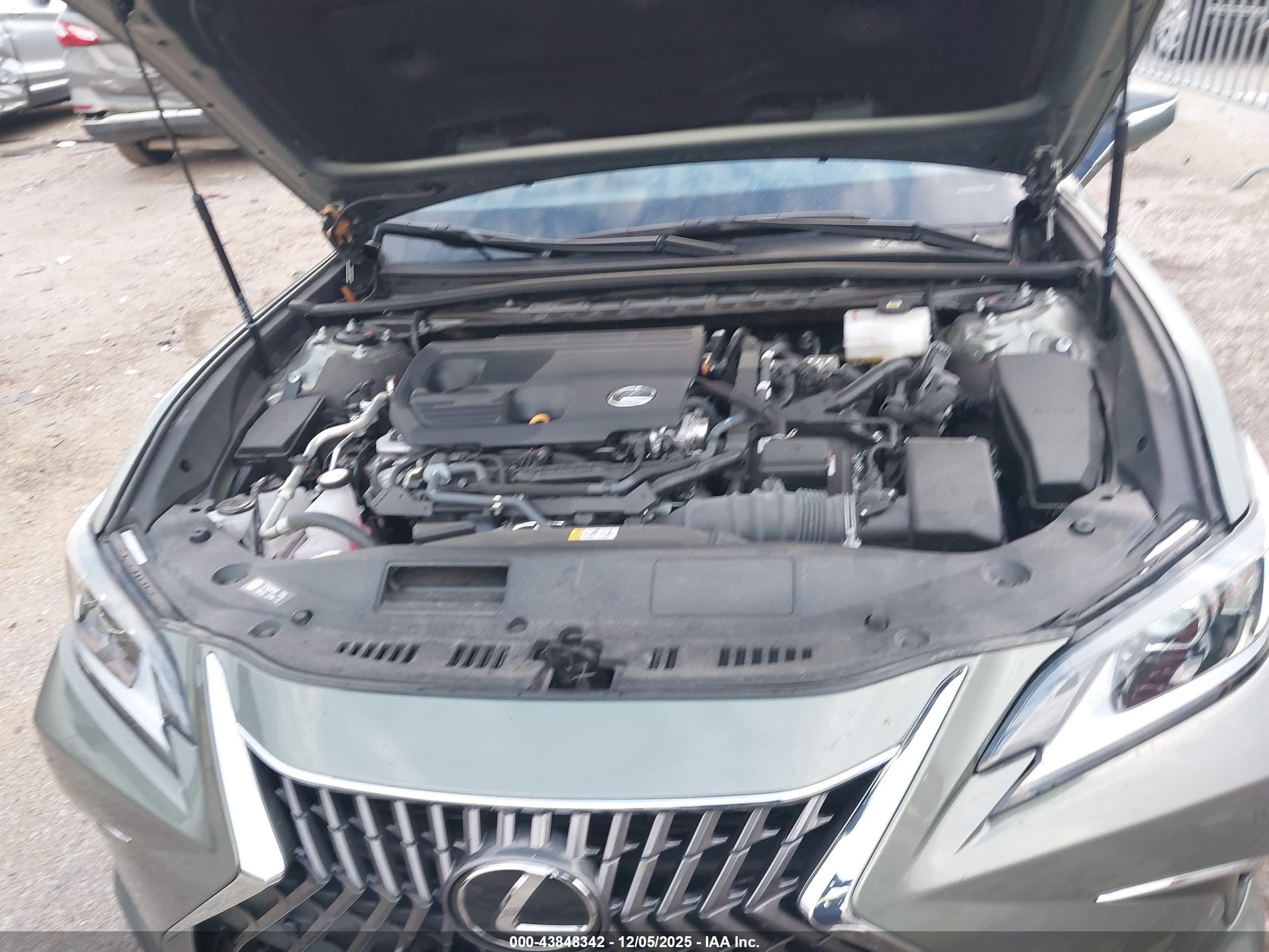 LEXUS ES image 10