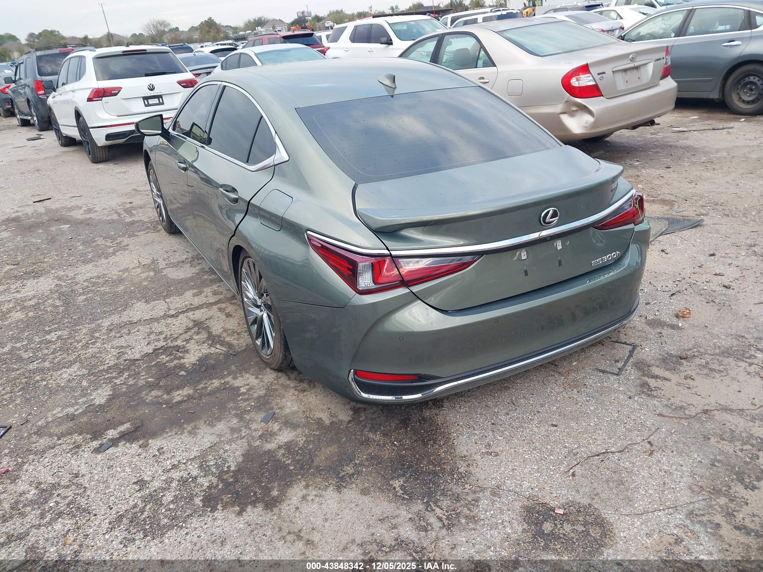 LEXUS ES image 3